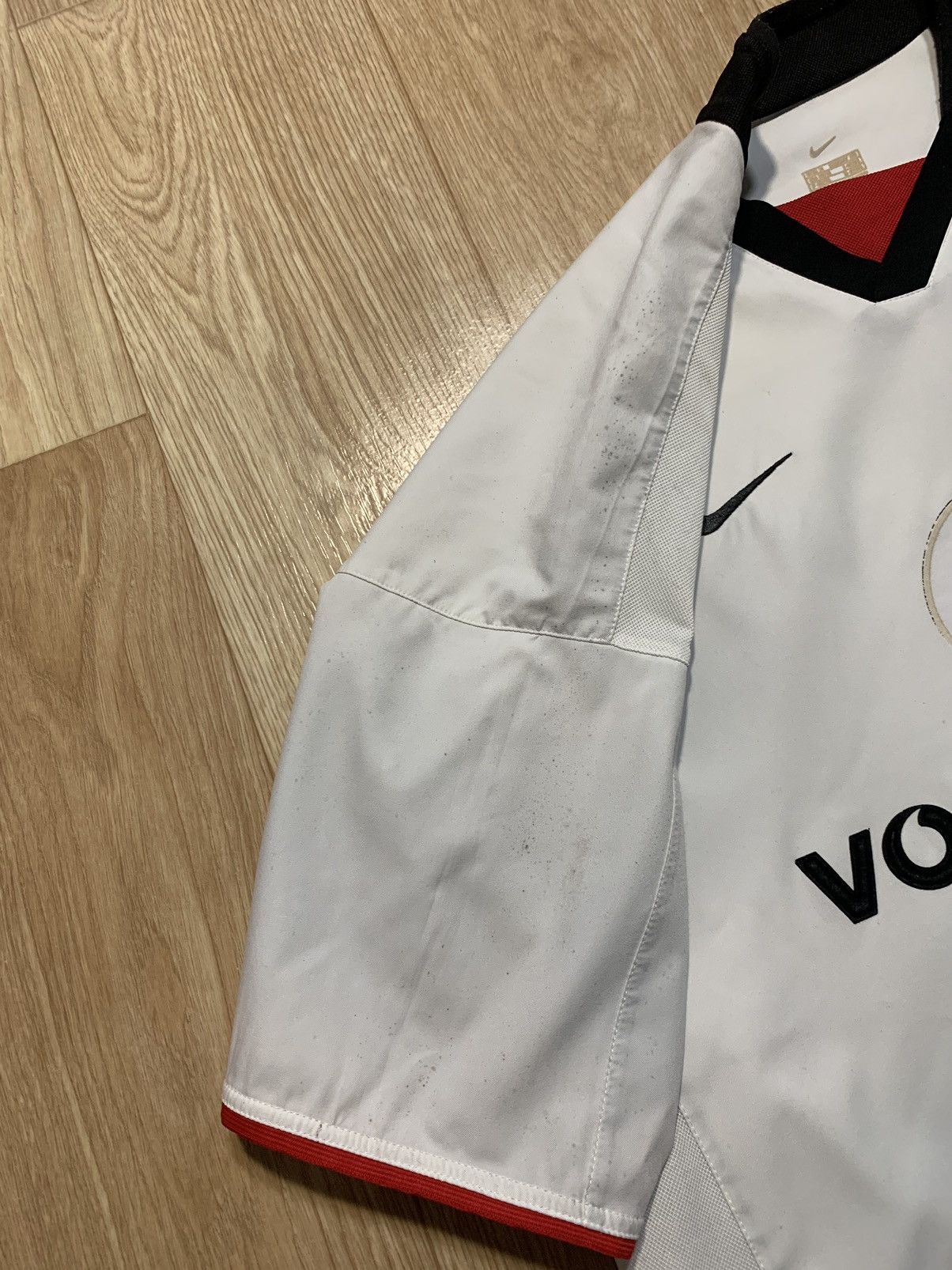 Nike Vintage Nike Manchester United Vodafone Soccer Jersey size M Size US M / EU 48-50 / 2 - 10 Thumbnail