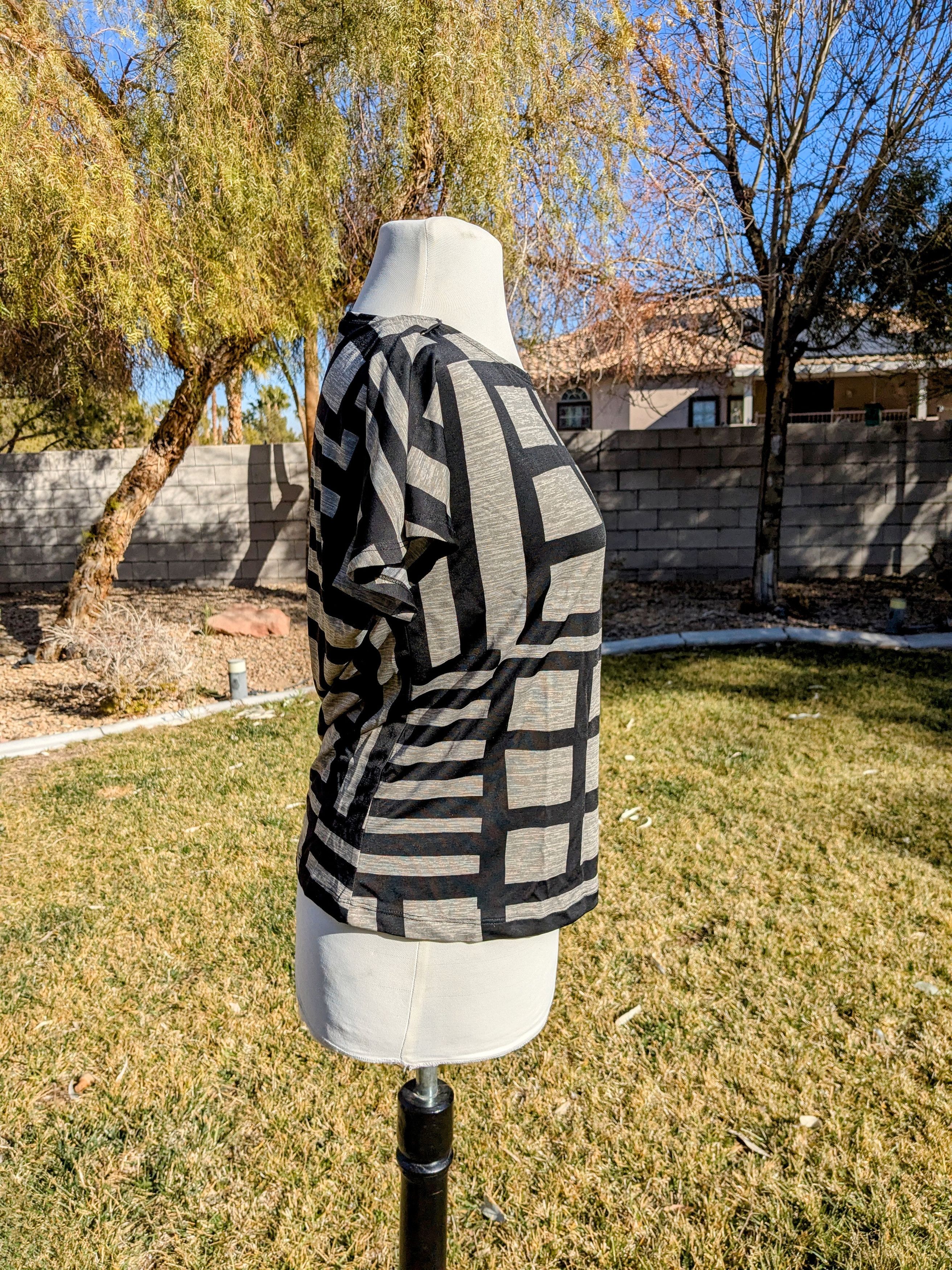 Designer Lavish Style Minimalistic Geometric Shapes Stretch Top Size US M / EU 48-50 / 2 - 4 Thumbnail