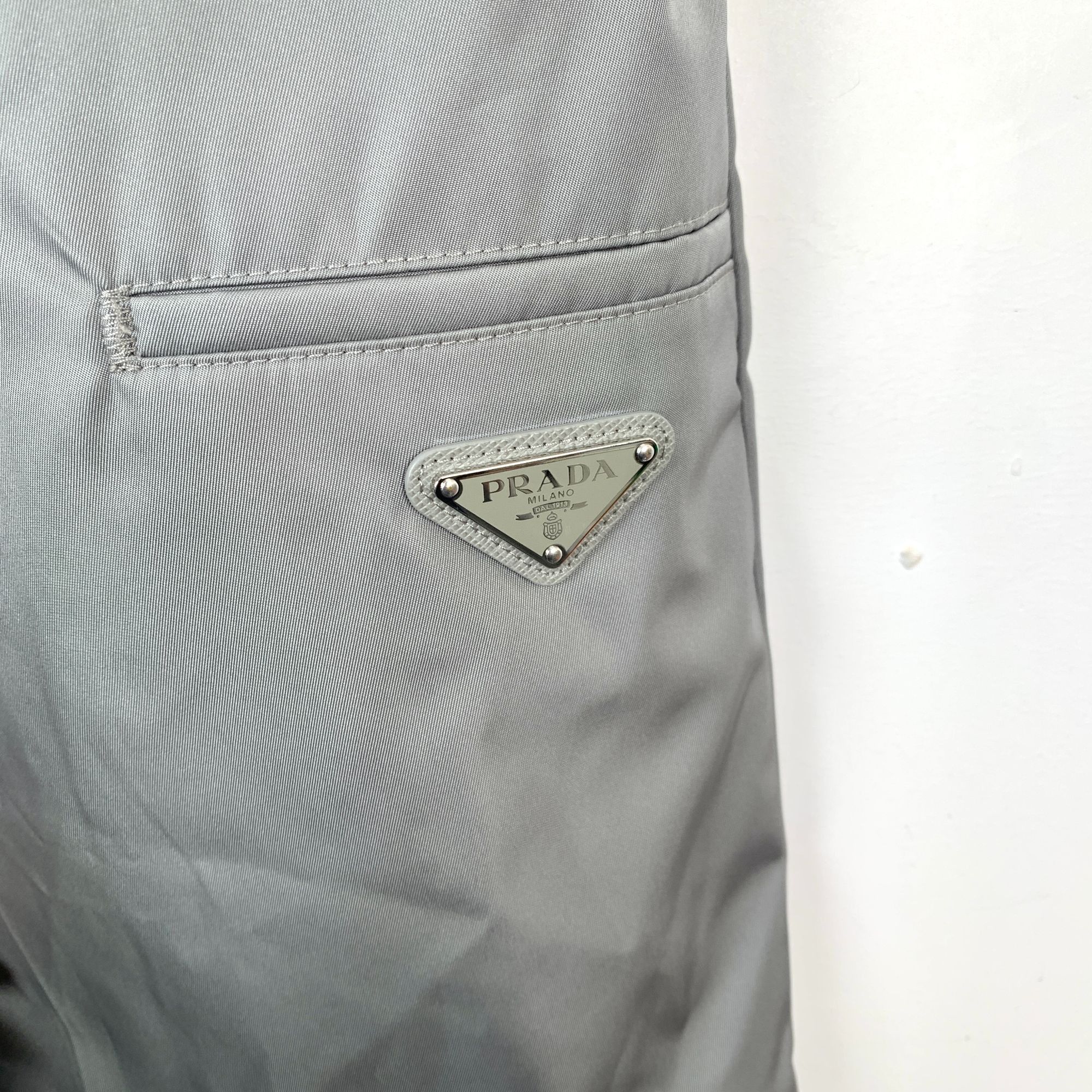 Prada Prada S-Class H9996 Grey Casual Shorts Size 48 M Triangle La Size US 32 / EU 48 - 10 Thumbnail