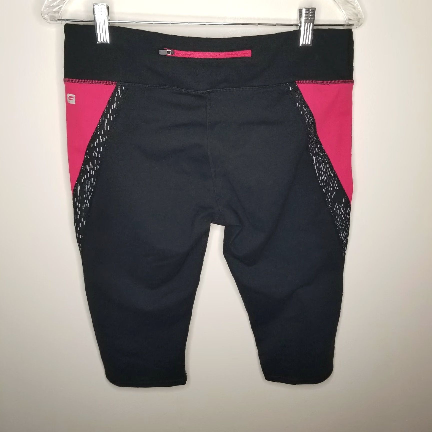 Fabletics FABLETICS Capris Women Black Pink Compression Capri M-L 16" WAIST 15" INSEAM Women’s Pants Size ONE SIZE - 2 Thumbnail