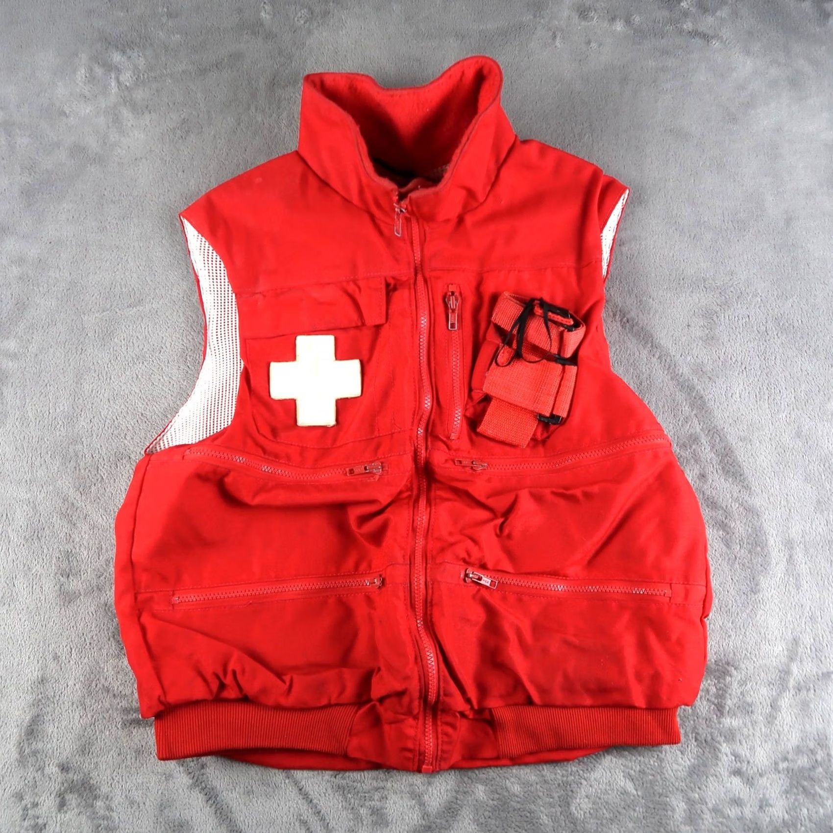 Vintage VINTAGE 90s Ski Area Supplies Vest Mens Size M Red Cross Patch Made In USA Size US M / EU 48-50 / 2 - 2 Thumbnail