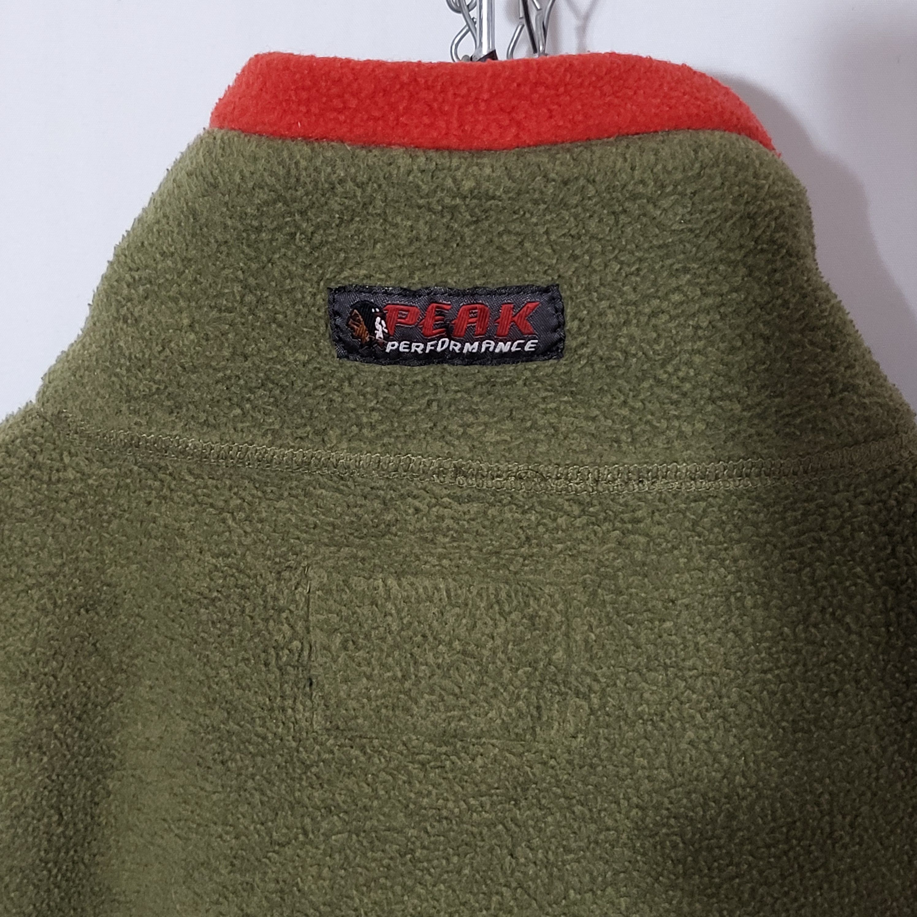Peak Performance Vintage Peak Performance Sweatshirt.Size M but fit L.. Size US M / EU 48-50 / 2 - 7 Thumbnail