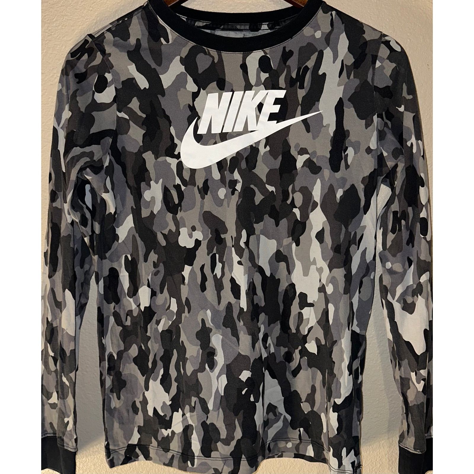 Nike • Nike Camo Long Sleeve Tee 🌫👕 Kids XL men’s small Size US XL / EU 56 / 4 - 1 Thumbnail