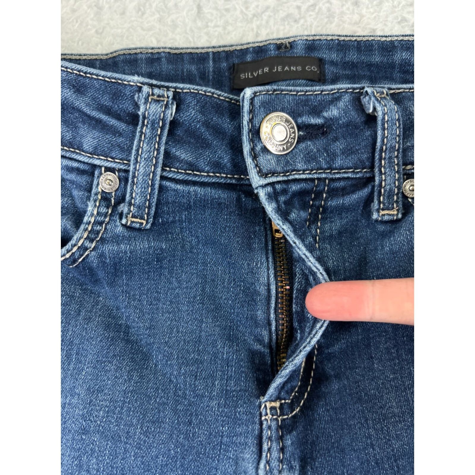 Silver Jeans Co. Silver Jeans Suki Womens Jeans Bootcut 30 Blue Denim Embroidered Mid 28 Inseam 30 - Regular Waist Distressed Pockets Size 30" / US 8 / IT 44 - 5 Thumbnail