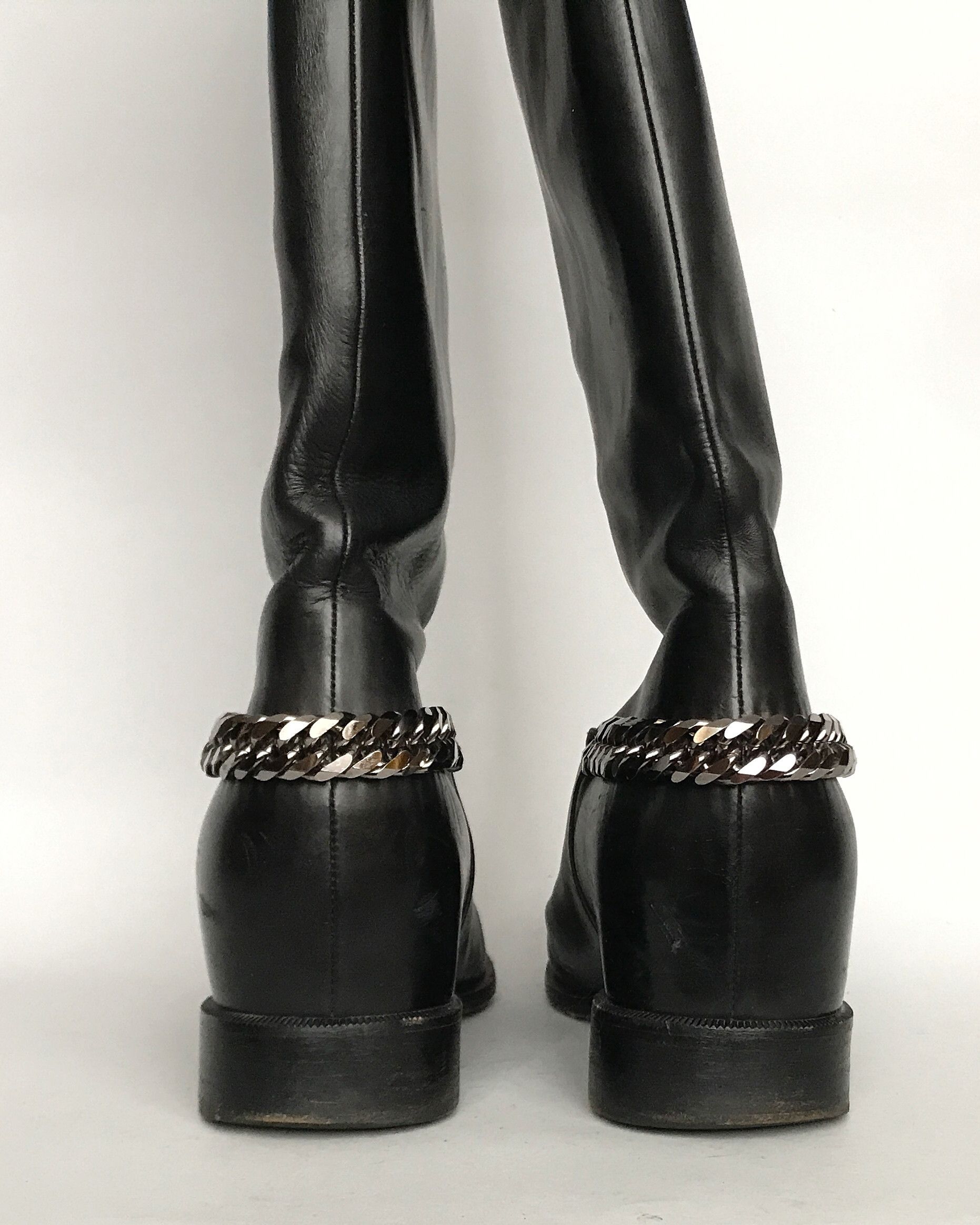 Christian Louboutin CHRISTIAN LOUBOUTIN CATE METAL CHAIN LEATHER BOOTS EU36.5 Size US 6 / IT 36 - 4 Thumbnail