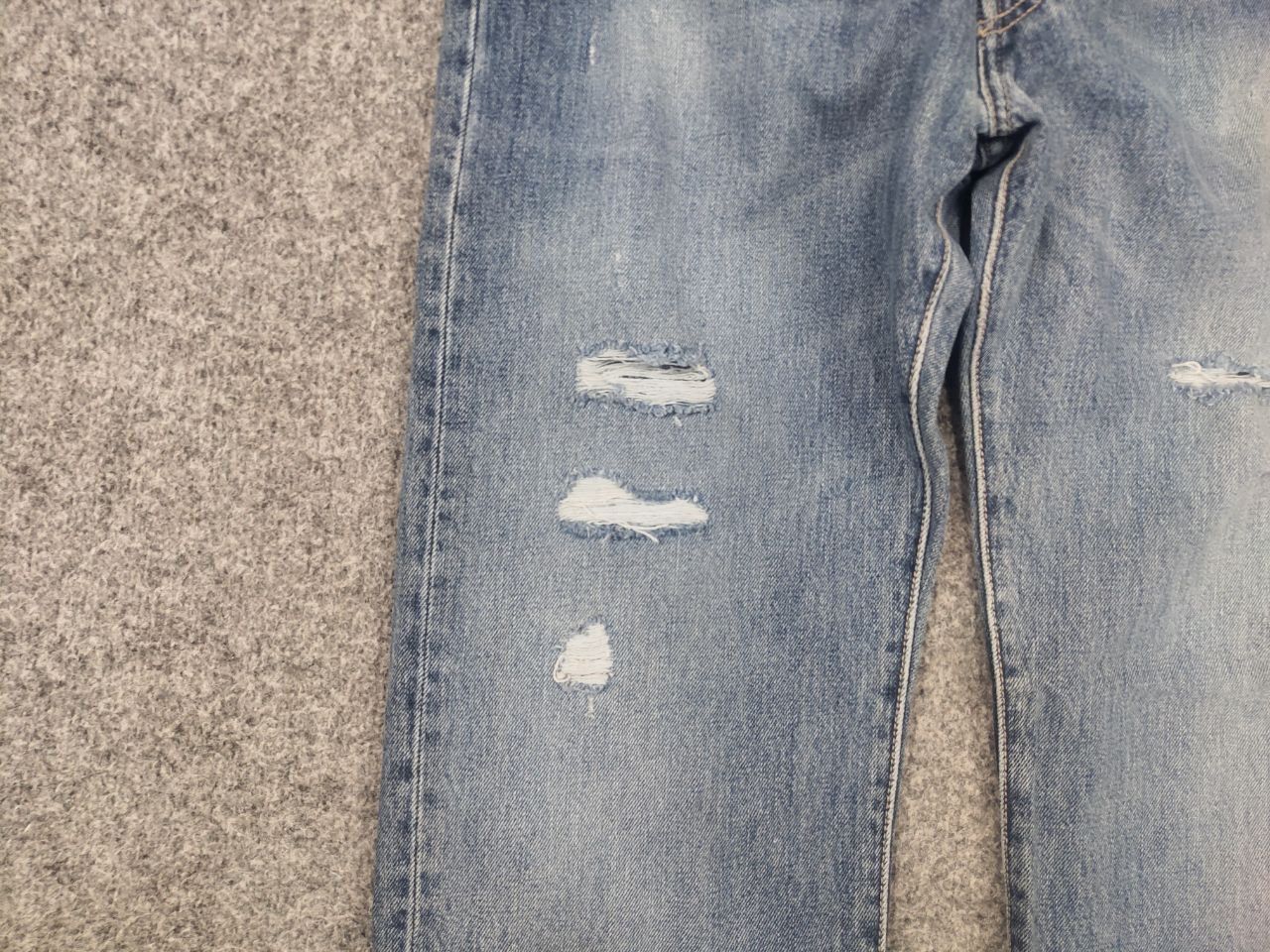 Levi's Vintage Levis 501 Straight Leg Distressed Faded Denim Jeans Size US 33 - 7 Thumbnail