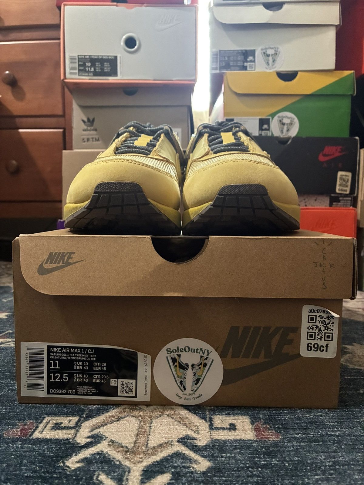 Nike × Travis Scott Nike Air Max 1 Travis Scott Cactus Jack Saturn Gold Size US 11 / EU 44 - 5 Thumbnail
