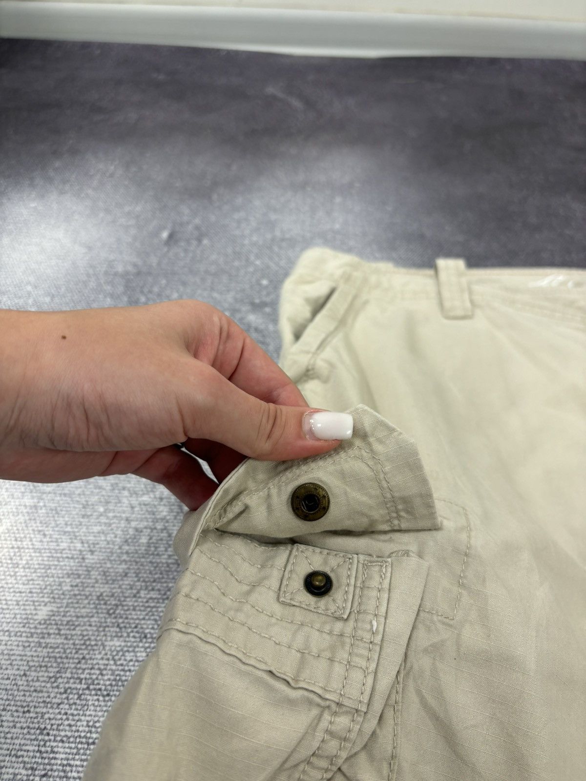 Eddie Bauer Eddie Bauer 2000s Wide-Leg Utility Hype Baggy Cargo Shorts Size US 38 / EU 54 - 6 Thumbnail