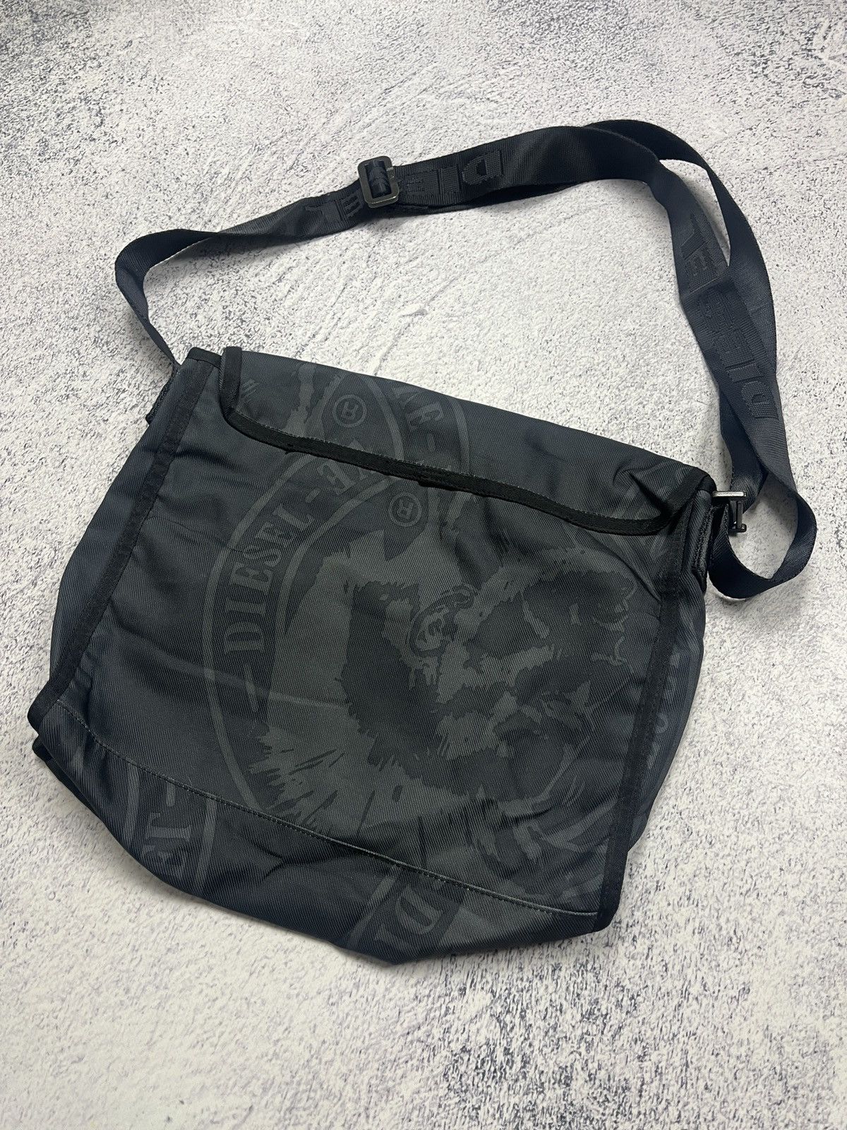 Diesel × Vintage Vintage Diesel Big Logo Messenger Crossbody Bag Hype Y2K Size ONE SIZE - 14 Thumbnail