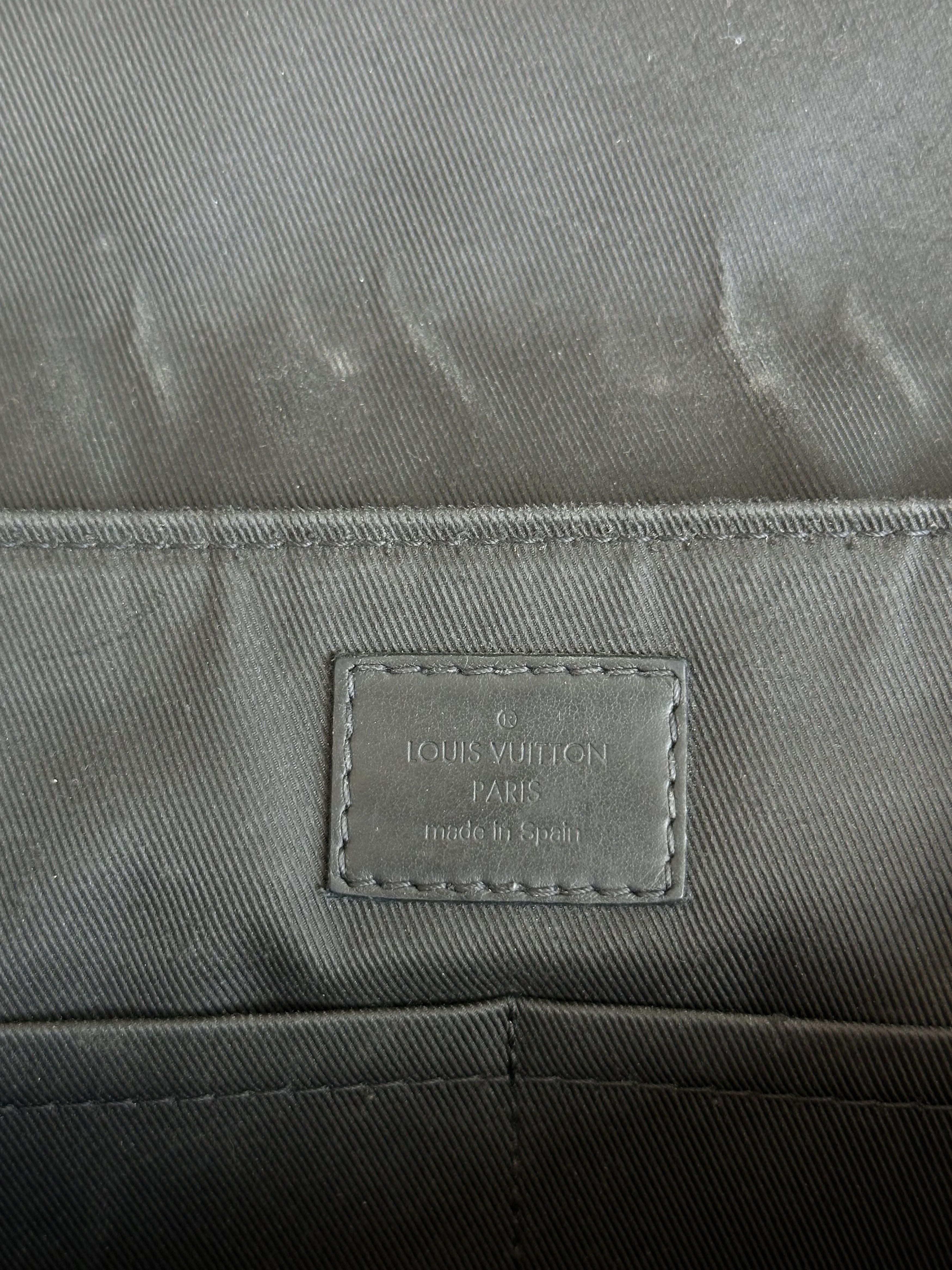 Louis Vuitton Louis Vuitton Black Aerogram Takeoff Messenger Size ONE SIZE - 3 Thumbnail