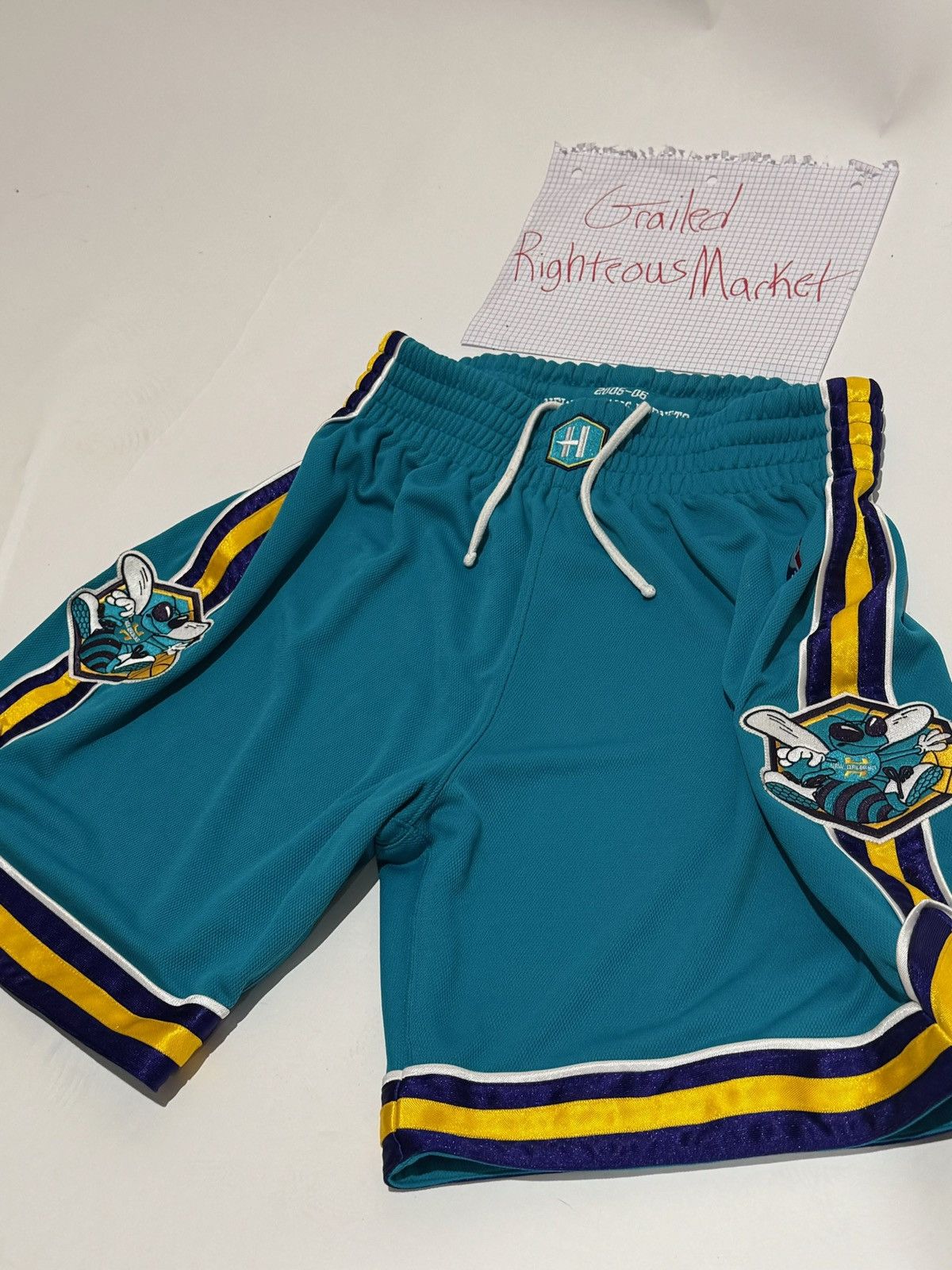Mitchell & Ness 2005-2006 New Orleans Hornets Shorts Size US 34 / EU 50 - 1 Thumbnail