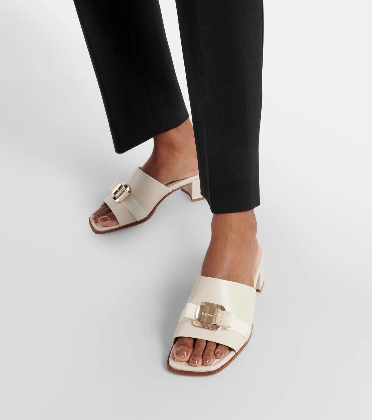 Salvatore Ferragamo o1s1rm0526 Zelie Nappa Leather Mules in Off-White Size US 7 / IT 37 - 5 Thumbnail