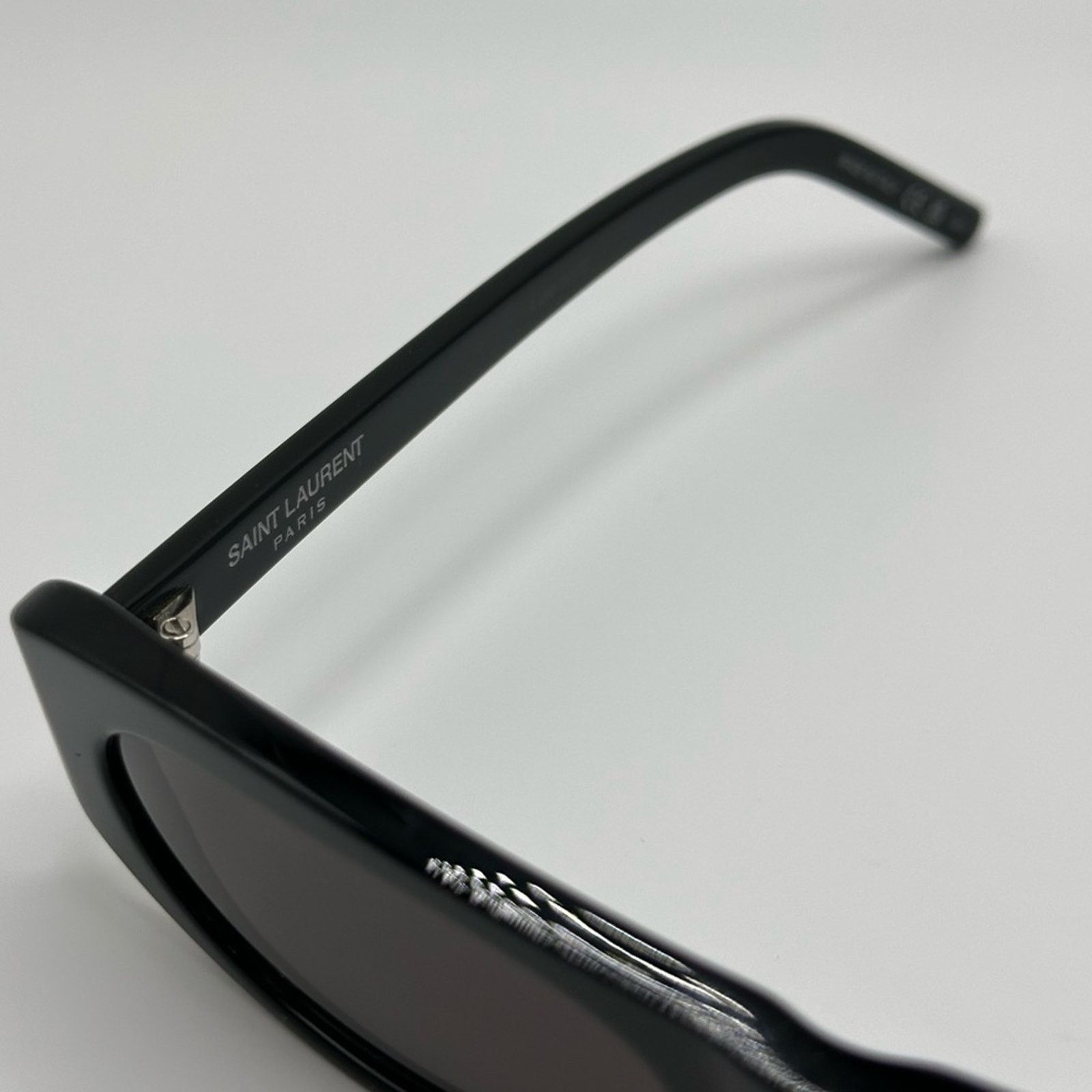 Yves Saint Laurent BRAND NEW SAINT LAURENT SUNGLASSES SL557 SHADE 001 Black Size ONE SIZE - 5 Thumbnail