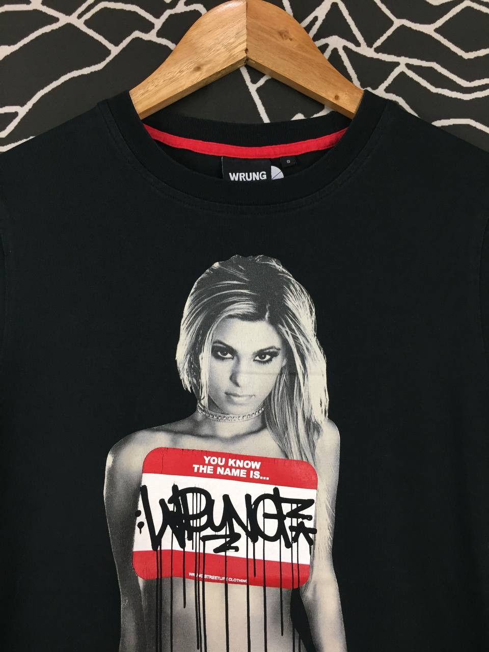 Vintage Wrung Streetwear Paris Sexy Girl Graphic Tee Size US S / EU 44-46 / 1 - 3 Thumbnail