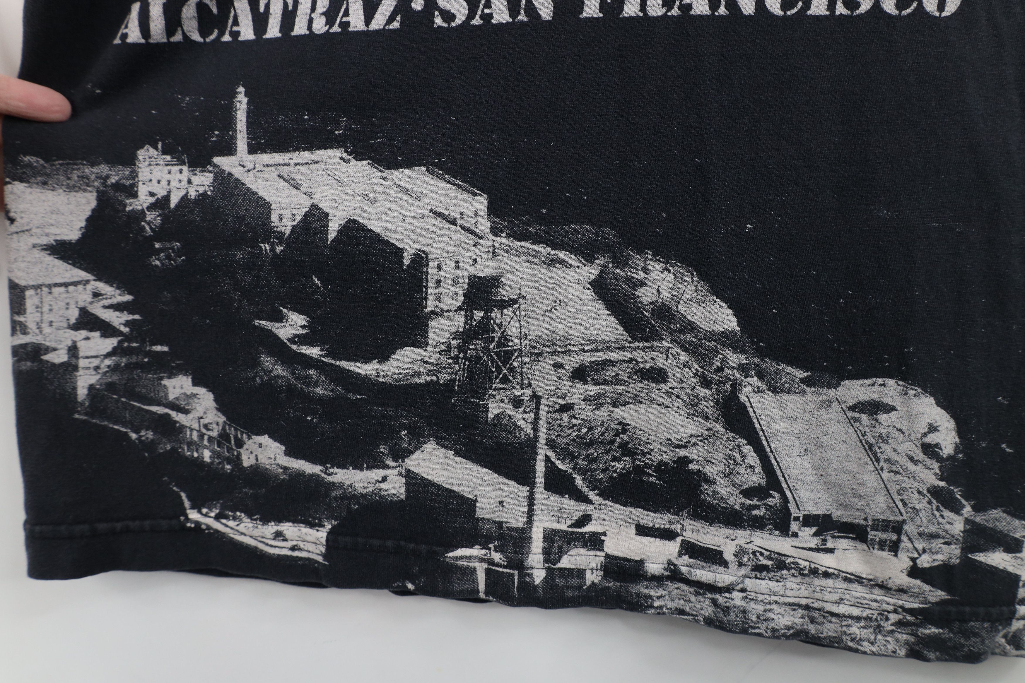 Vintage Vintage 90s Y2K The Rock Alcatraz Island Prison T-Shirt Size US M / EU 48-50 / 2 - 7 Thumbnail
