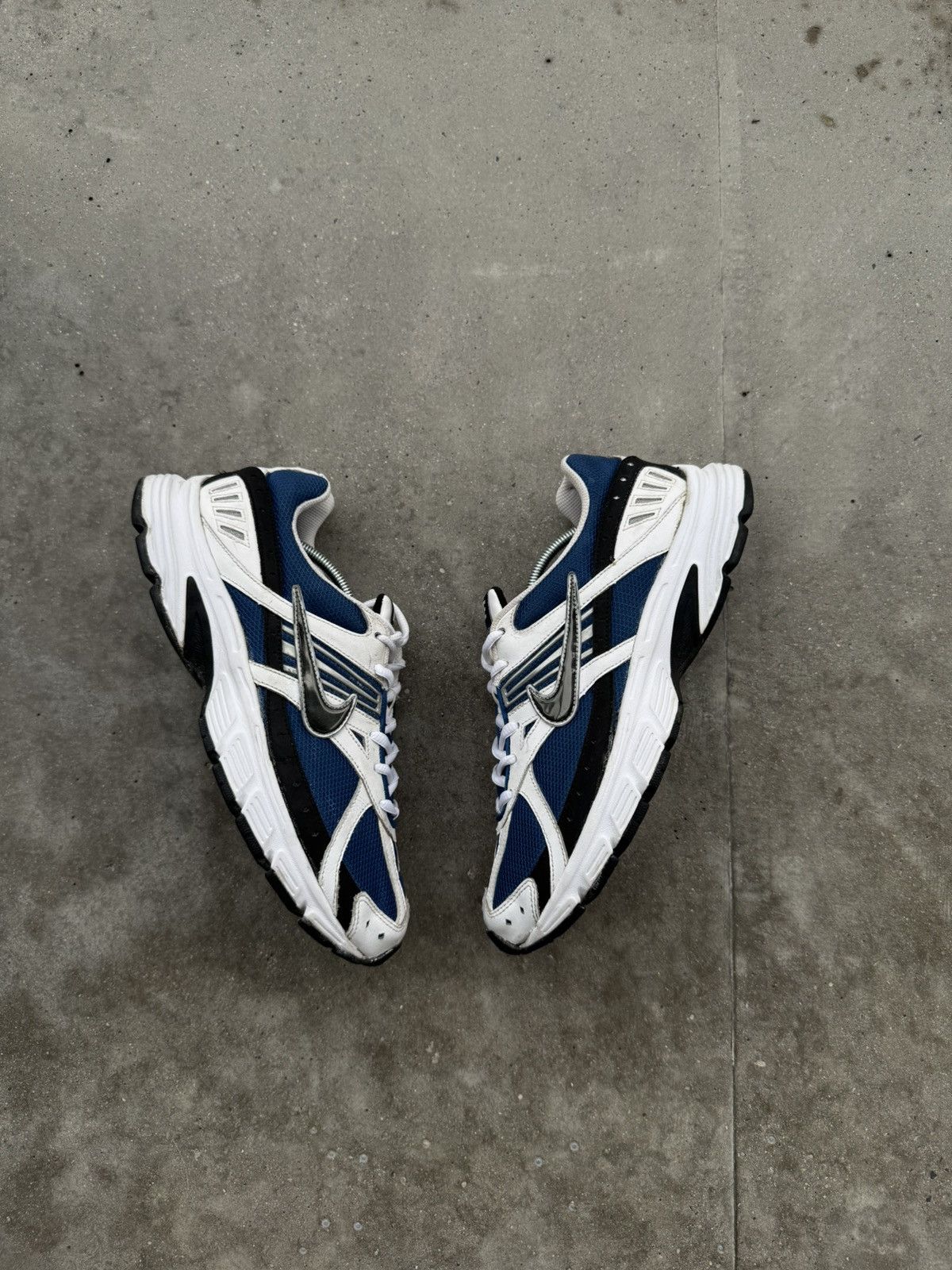 Nike × Vintage Vintage 2008 Nike Sneakers running shoes Size US 10 / EU 43 - 1 Thumbnail