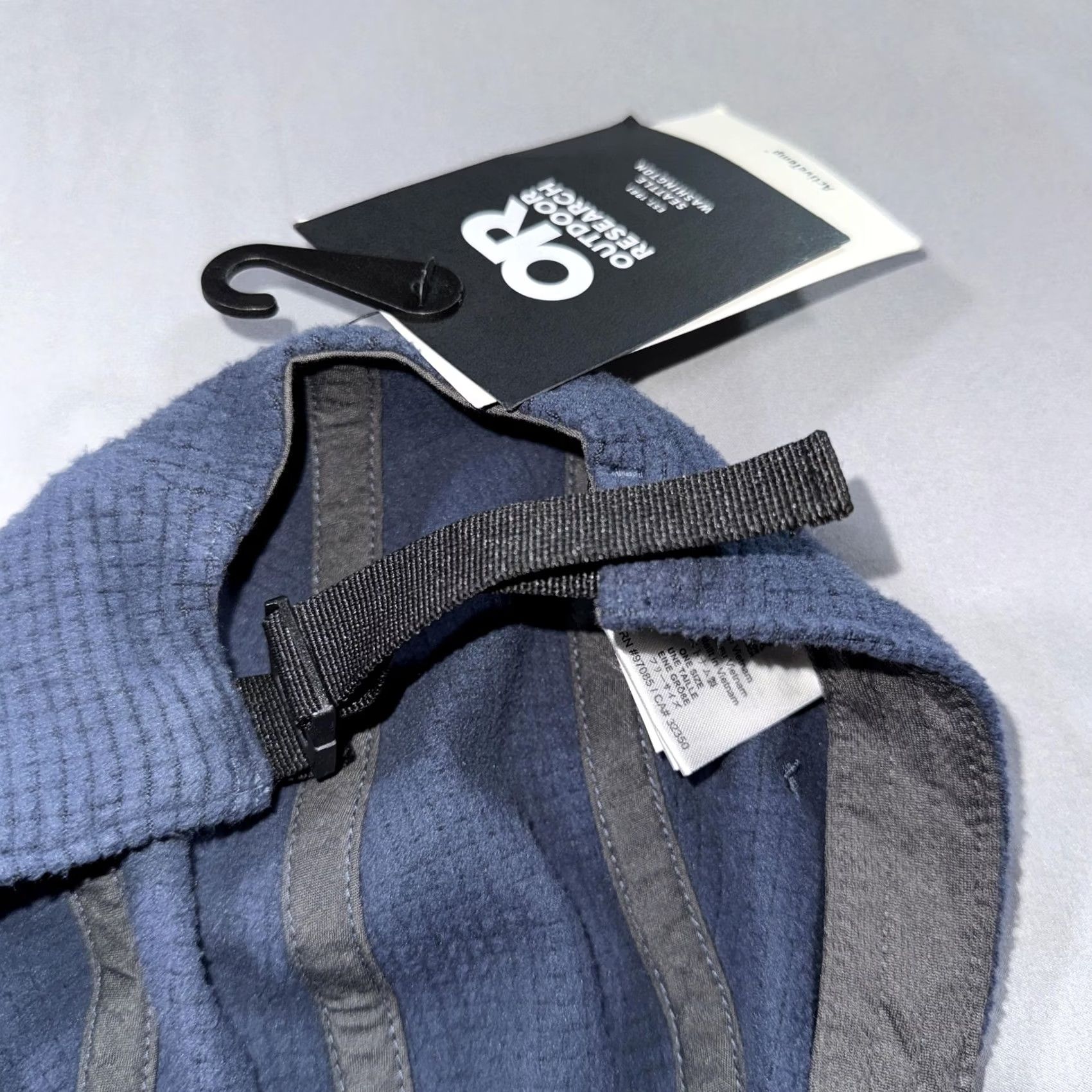 Outdoor Research VINTAGE? No. Outdoor Research Hat Cap Strap Back Blue Grid Fleece ActiveTemp One Size Mens Size US M / EU 48-50 / 2 - 4 Thumbnail