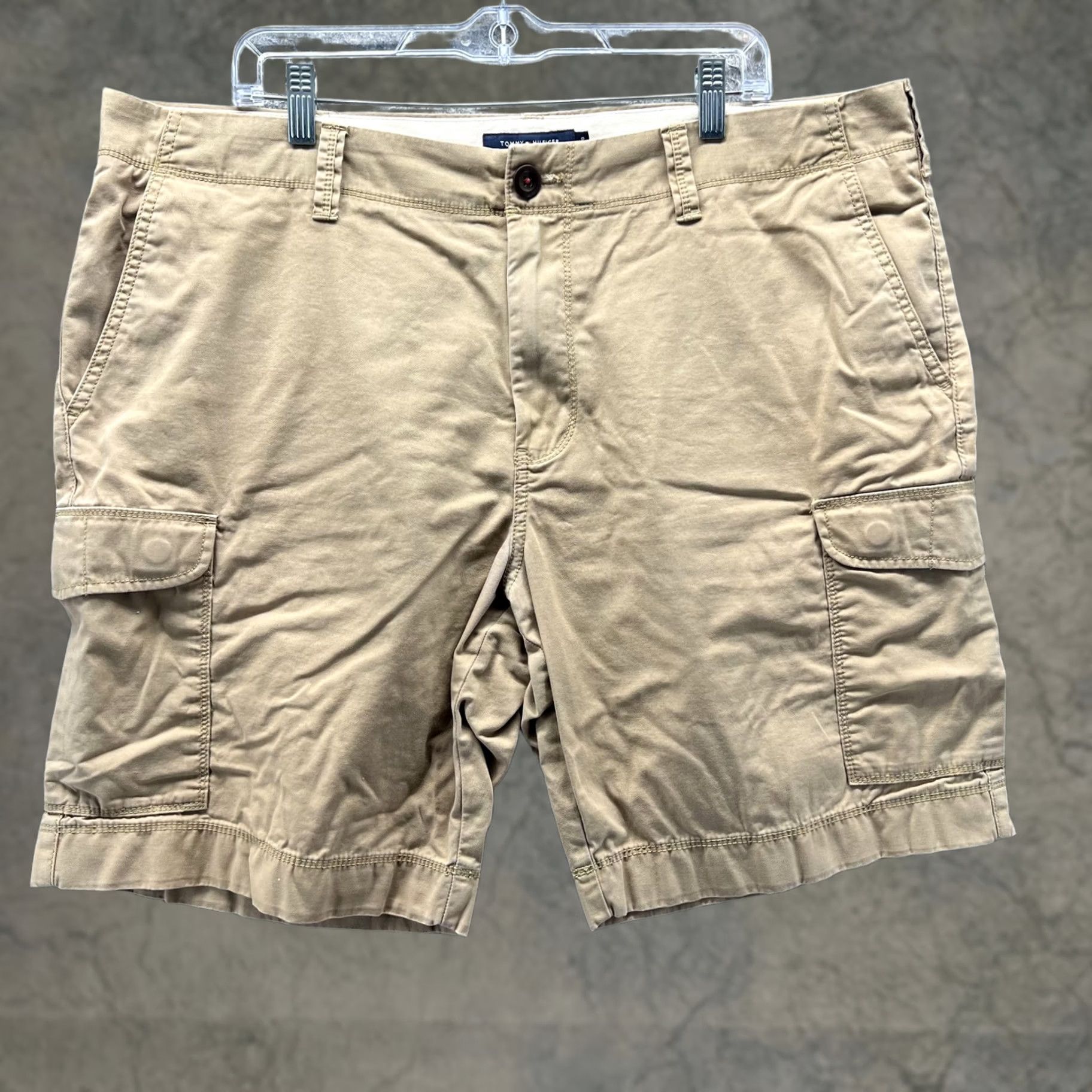 Tommy Hilfiger Tommy Hilfiger Cargo Shorts Mens 40 Khaki Cotton Flat Front Pockets Casual Beige Size US 40 / EU 56 - 1 Thumbnail
