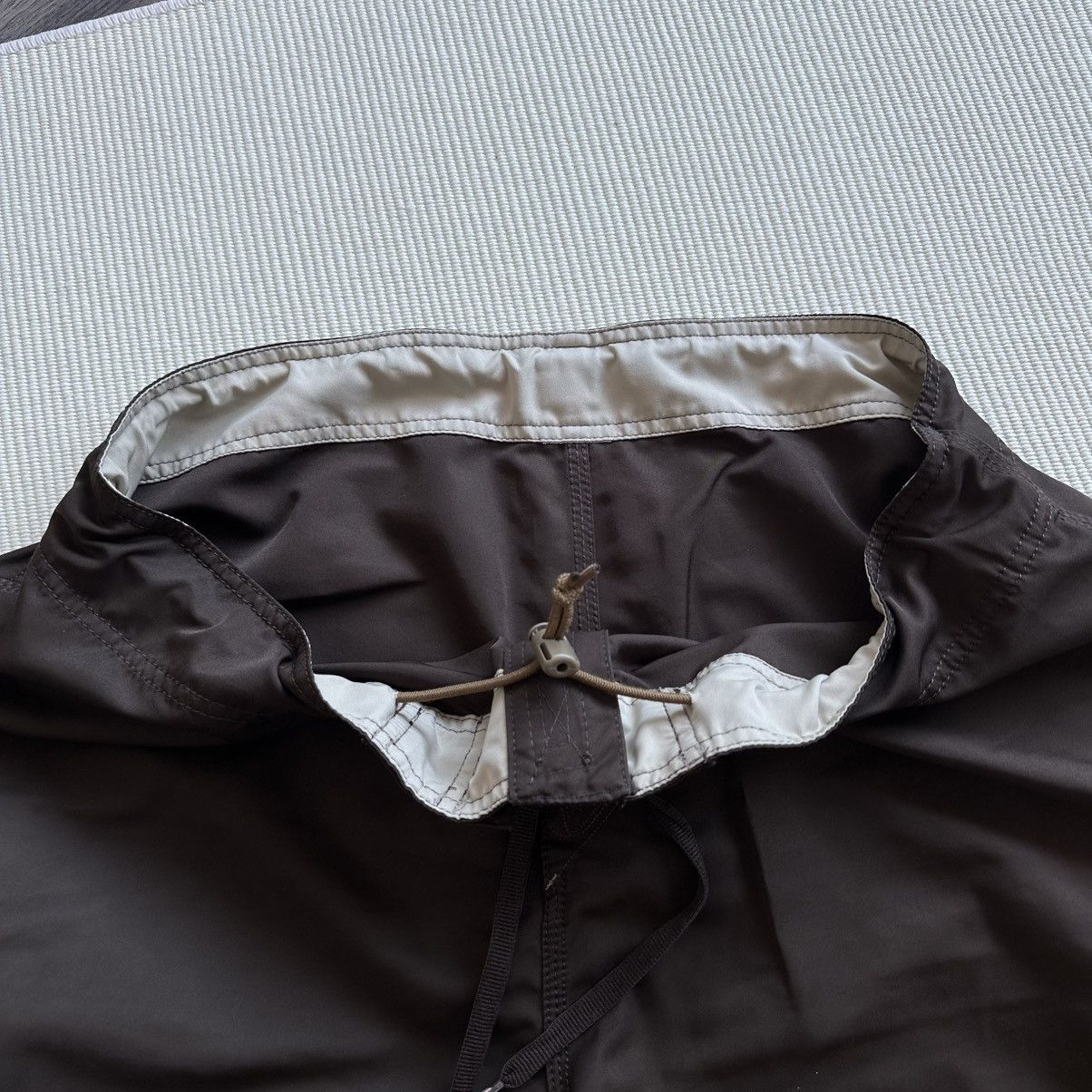 Quiksilver Vintage Quiksilver Brown Cargo Board Surf Shorts Size US 36 / EU 52 - 5 Thumbnail
