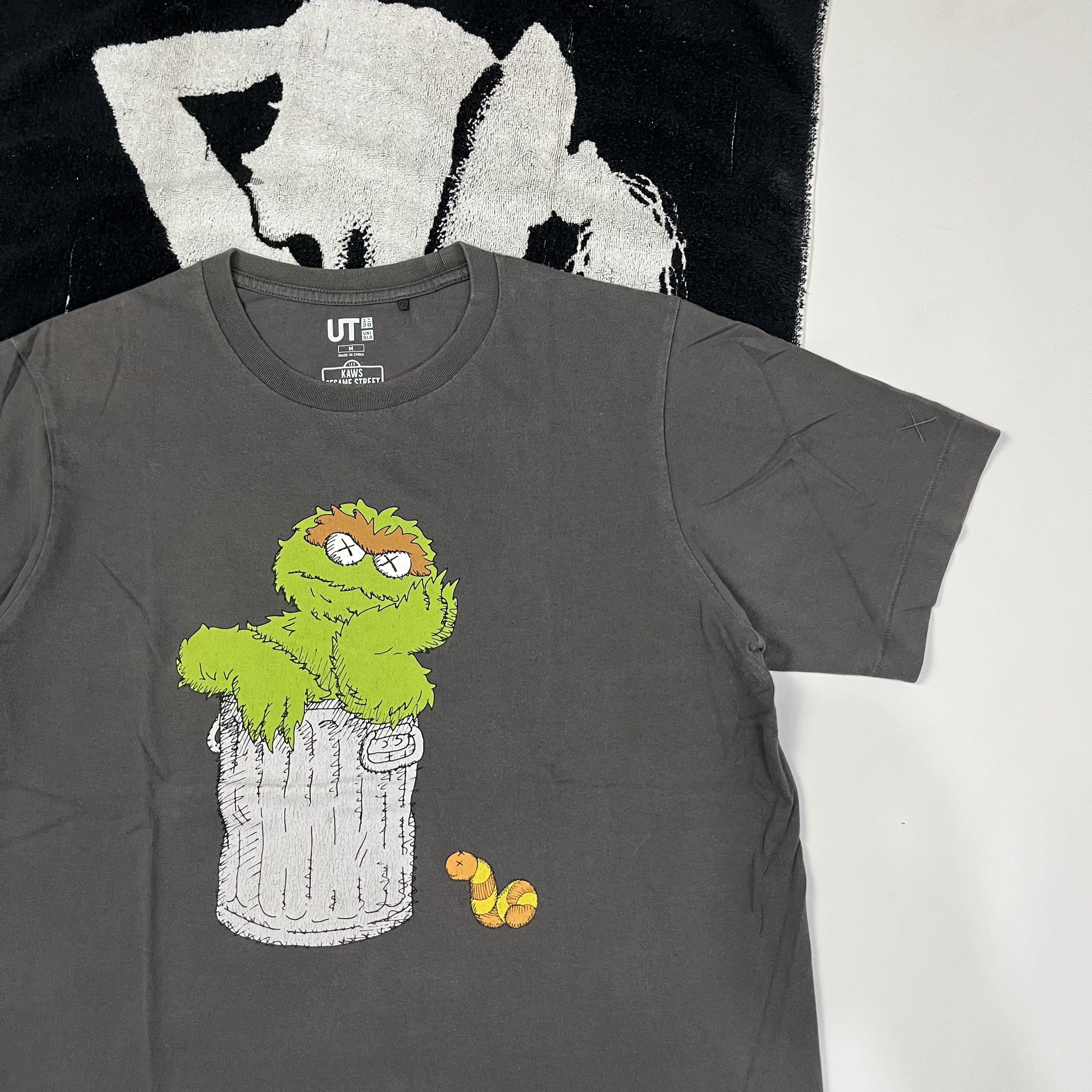 Kaws × Uniqlo Vintage uniqlo kaws tee Size US M / EU 48-50 / 2 - 2 Thumbnail