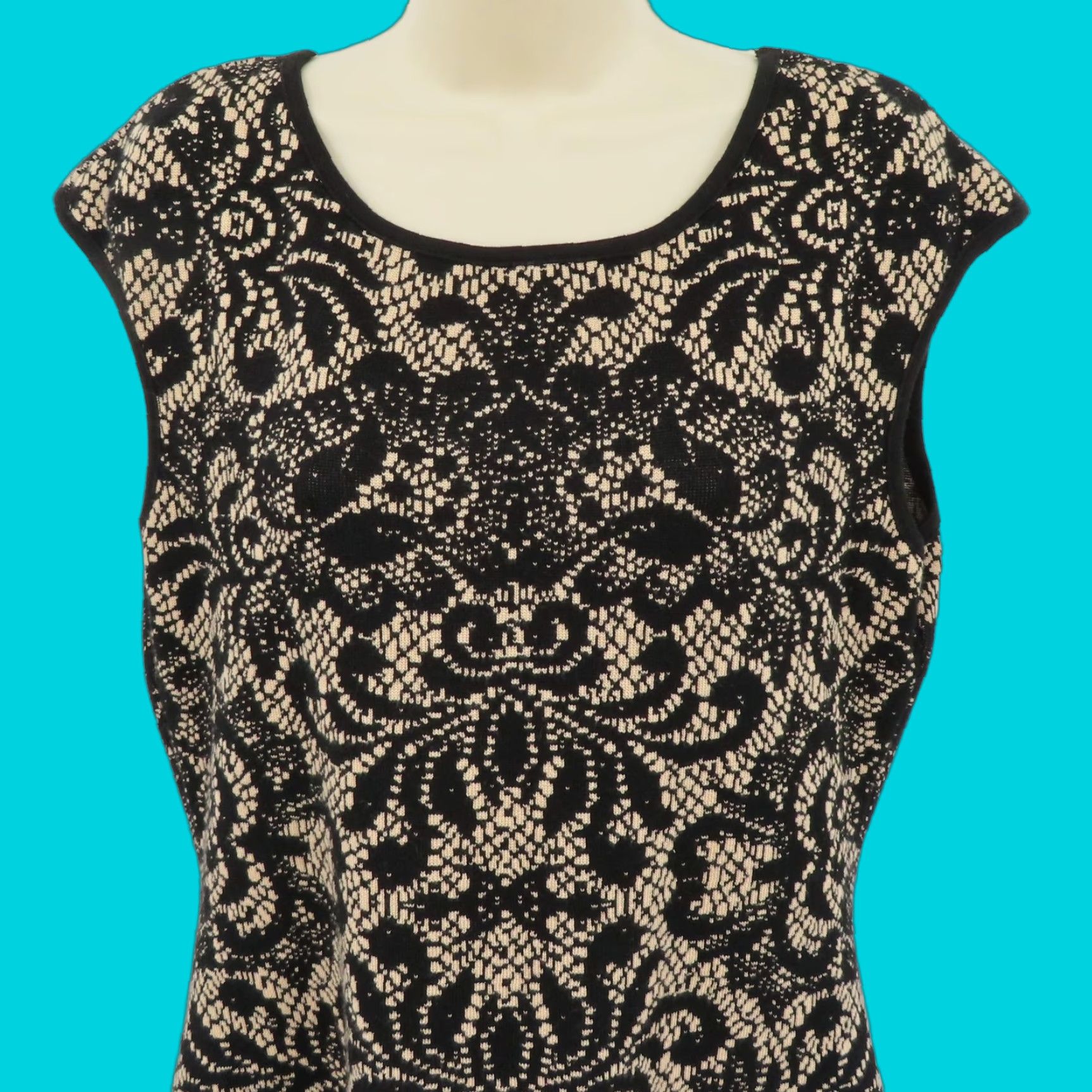 Torrid Torrid Plus 2X Black Lace Print Knit Dress Sleeveless Scoop Neck Short Pint Bodycon Size XXL / US 16-18 / IT 52-54 - 1 Thumbnail