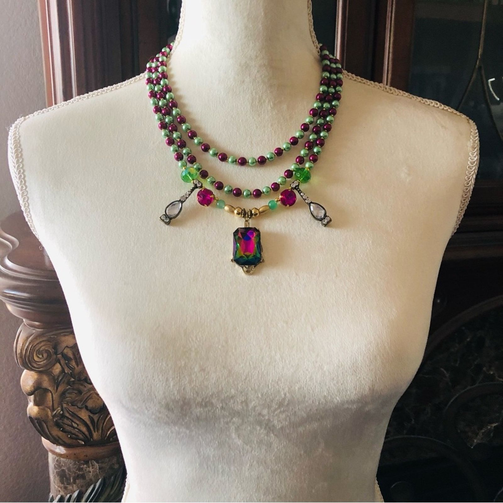 Handmade Handcrafted repurpose fuchsia and green glass Pearl necklace Size ONE SIZE - 4 Thumbnail