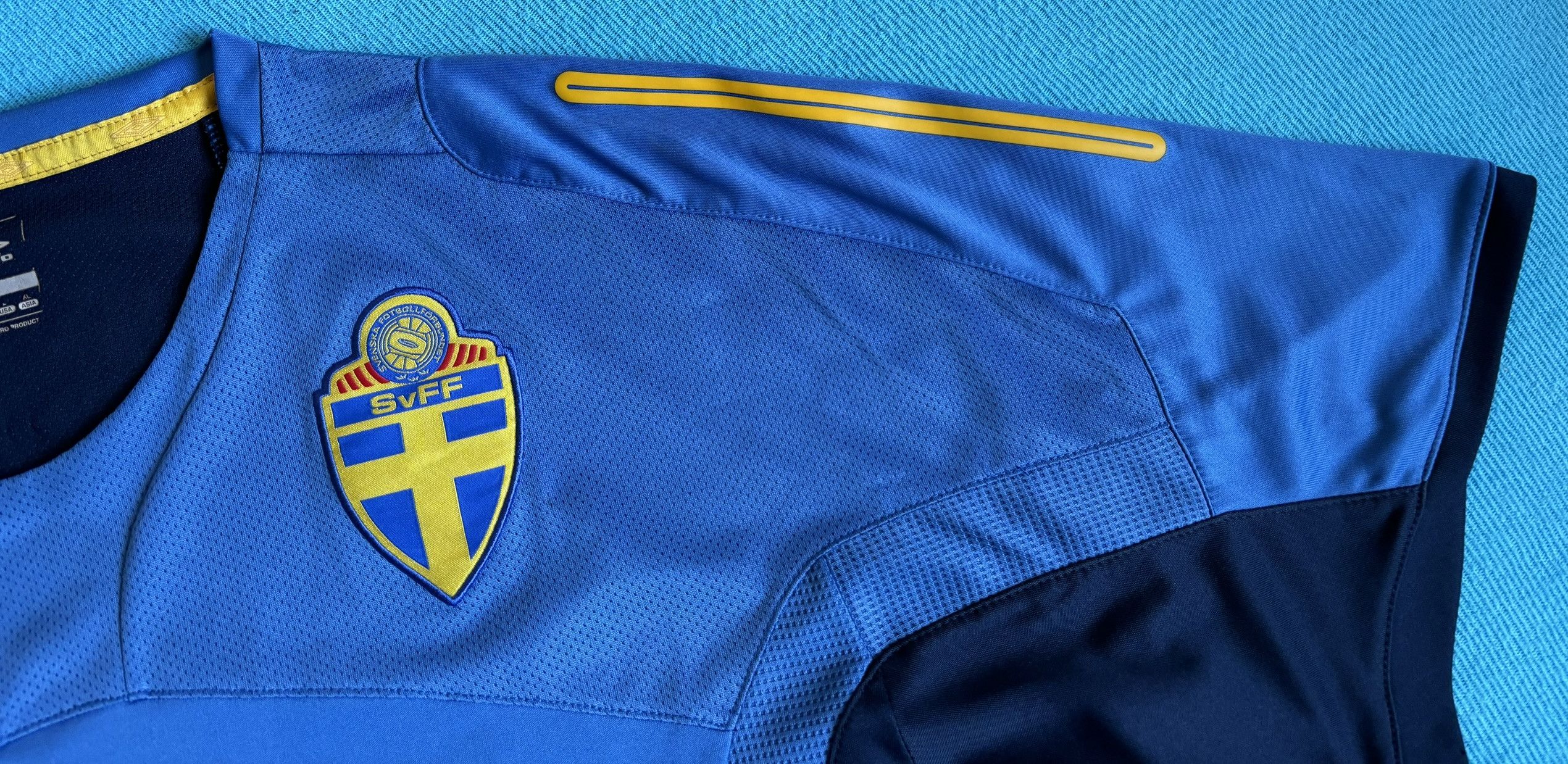 Umbro Sweden 2008 Umbro Oddset Training Jersey size. L Size US L / EU 52-54 / 3 - 10 Thumbnail