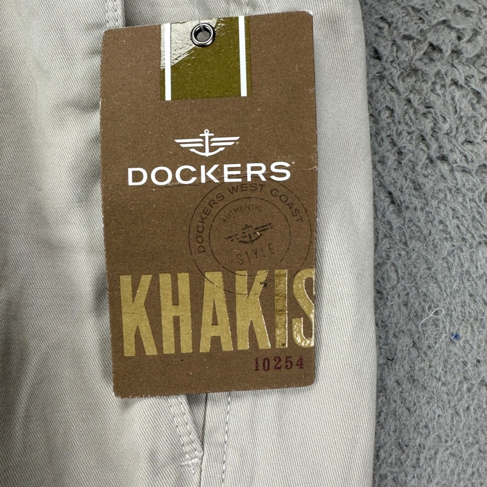 Dockers VINTAGE Dockers Shorts Khaki Mens 42 Beige Pleated Pocket 100% Cotton NEW Size US 42 / EU 58 - 5 Thumbnail