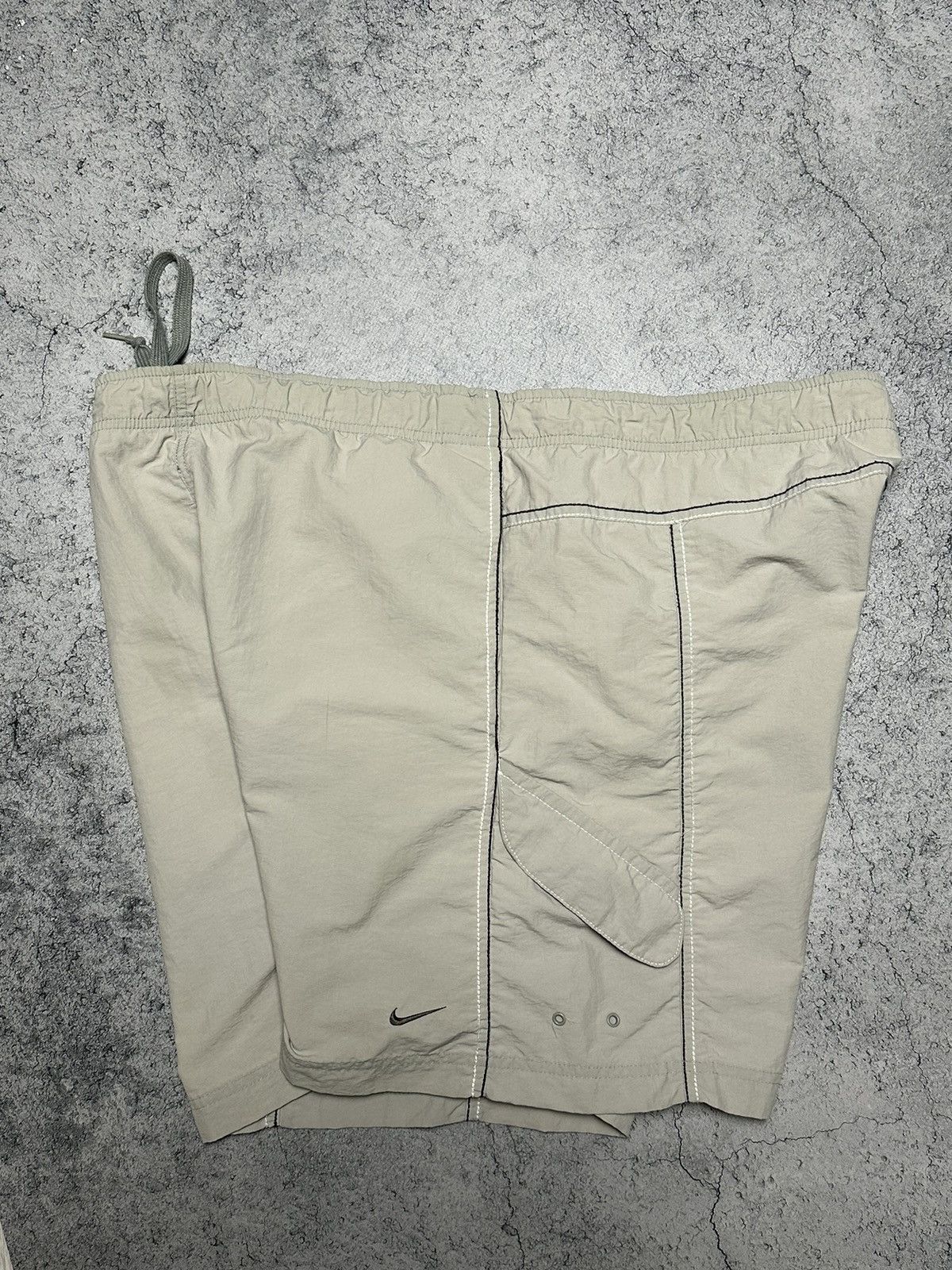 Vintage Vintage Nike Cargo Swoosh Shorts Y2k Size US 36 / EU 52 - 1 Thumbnail