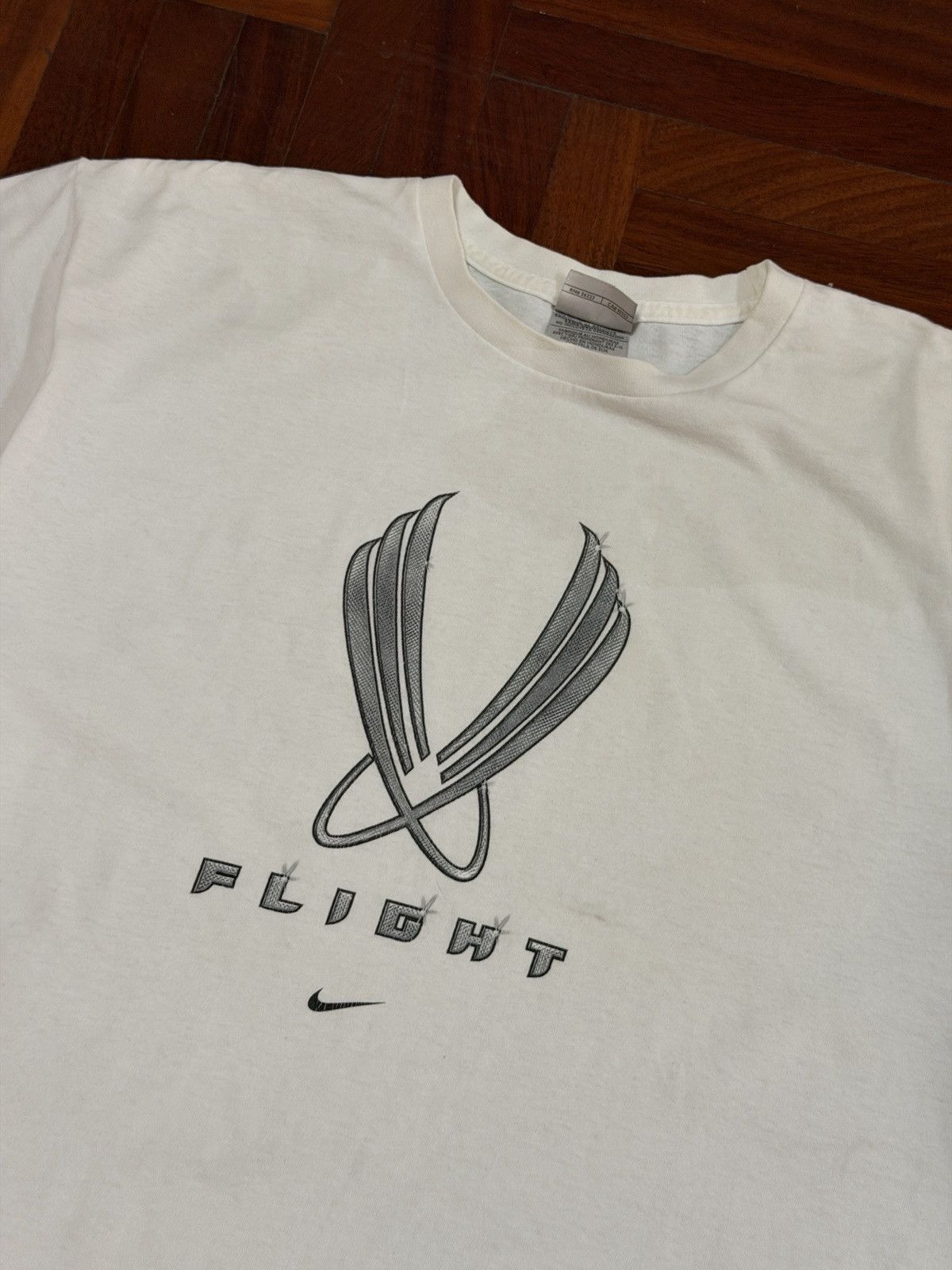 Nike Vintage Nike Flight Basketball 00's T-shirt Size US L / EU 52-54 / 3 - 3 Thumbnail