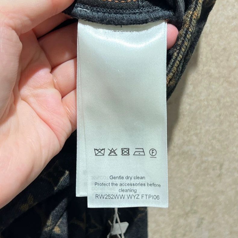 Louis Vuitton Louis Vuitton 25 FW new black and gold print full print wi Size US 36 / EU 52 - 4 Thumbnail