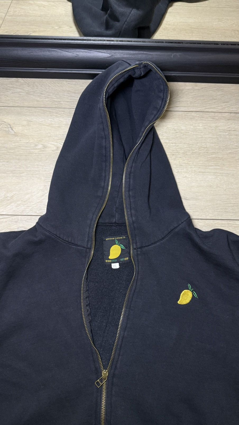 Other Rootsgear Clothing Embroidered Mango Collection Zip Up Size US XL / EU 56 / 4 - 5 Thumbnail