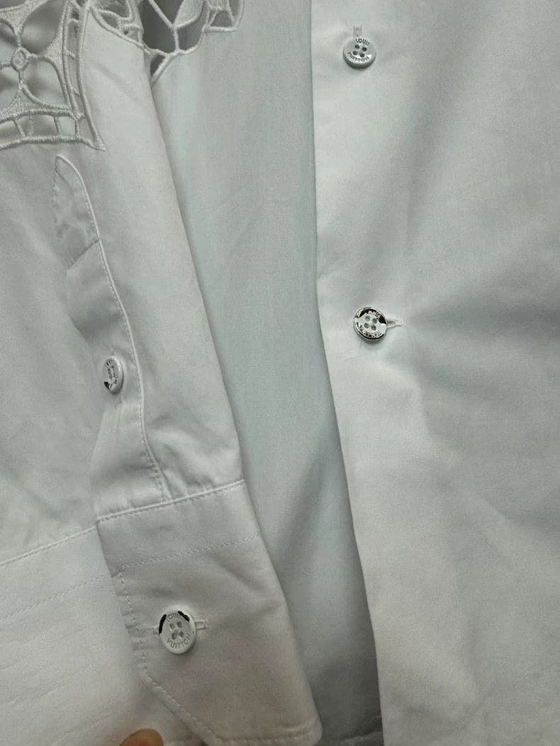 Louis Vuitton Louis Vuitton Show style white hollowed-out three-flower w Size US M / EU 48-50 / 2 - 7 Thumbnail