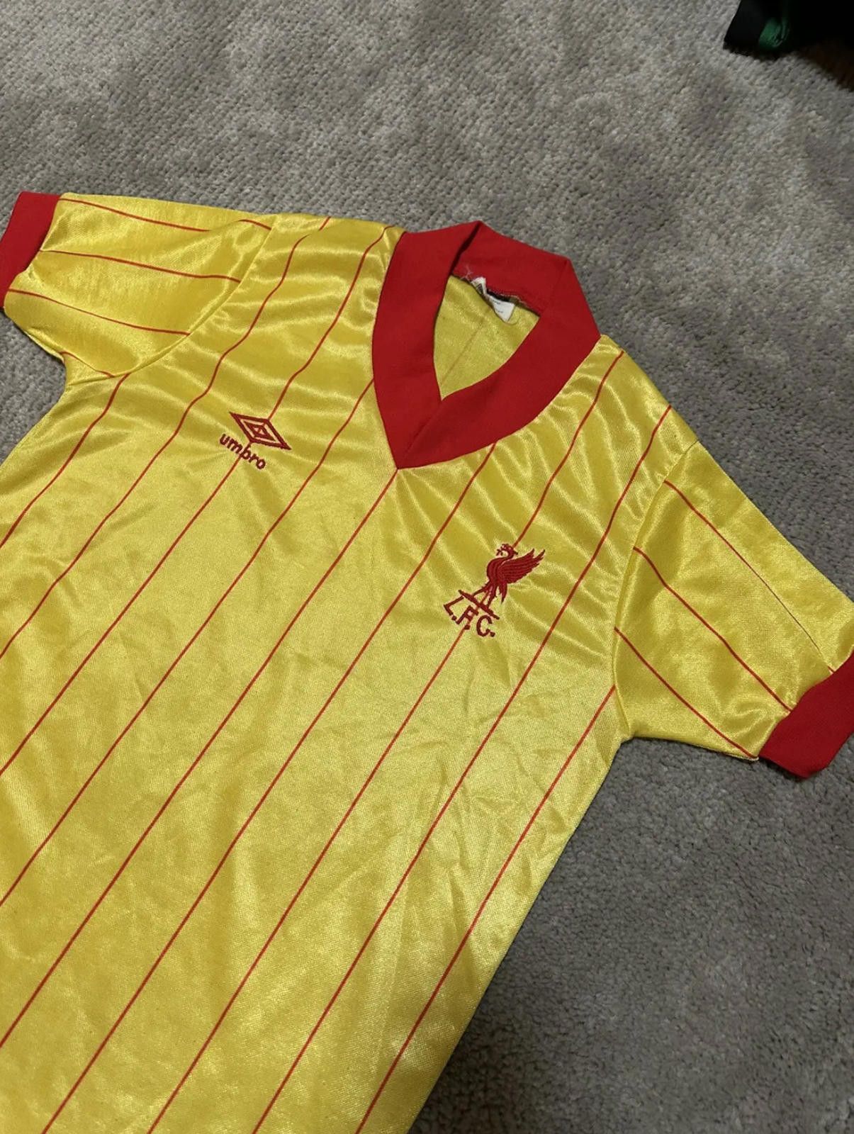 Umbro Vintage Umbro Liverpool 1981 1984 Away Football Shirt Jersey Size US S / EU 44-46 / 1 - 3 Thumbnail