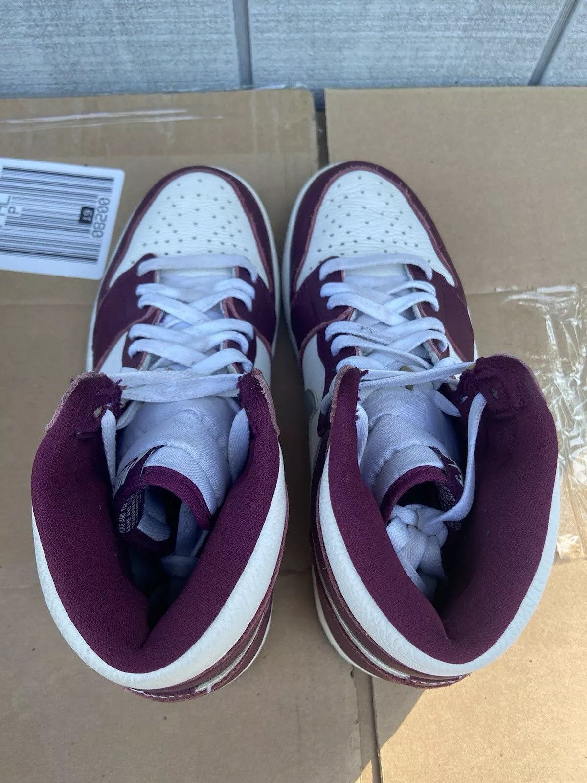 Nike Size 9 - Jordan 1 Retro High OG Bordeaux (555088-611) Size US 9 / EU 42 - 4 Thumbnail
