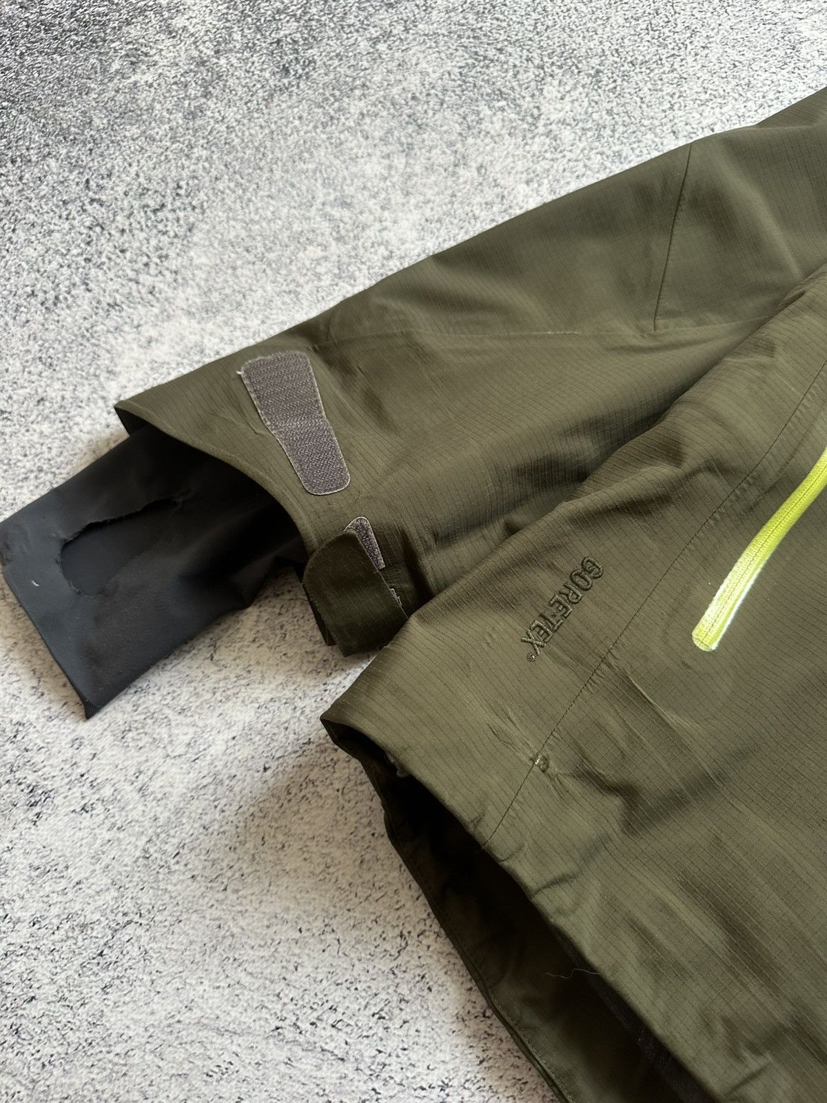 Norrona Norrona Narvik Gore Tex Jacket Khaki Military Arc’teryx Leaf Size US L / EU 52-54 / 3 - 12 Thumbnail