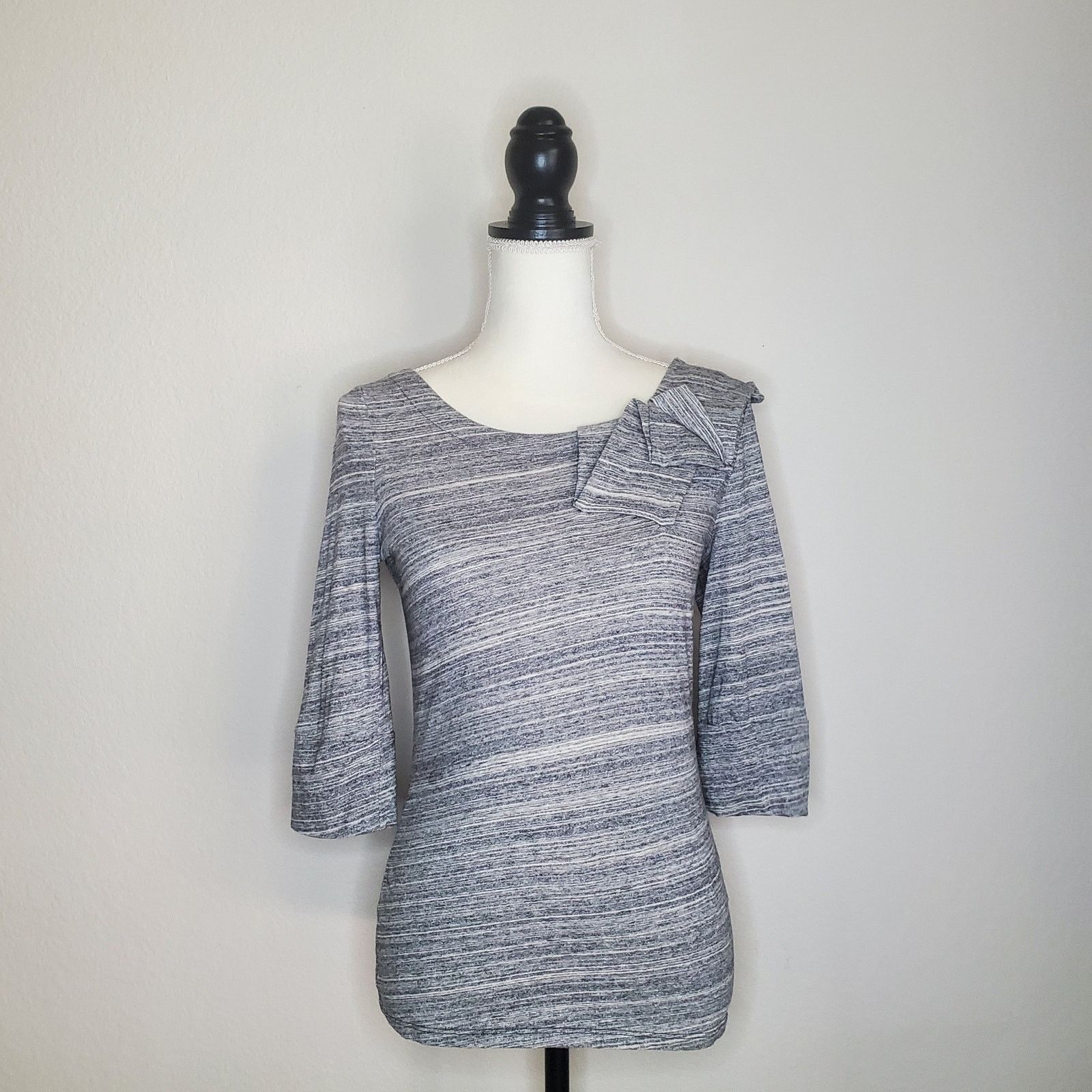 Anthropologie Anthropologie Gray Bow Top Small Size S / US 4 / IT 40 - 1 Thumbnail