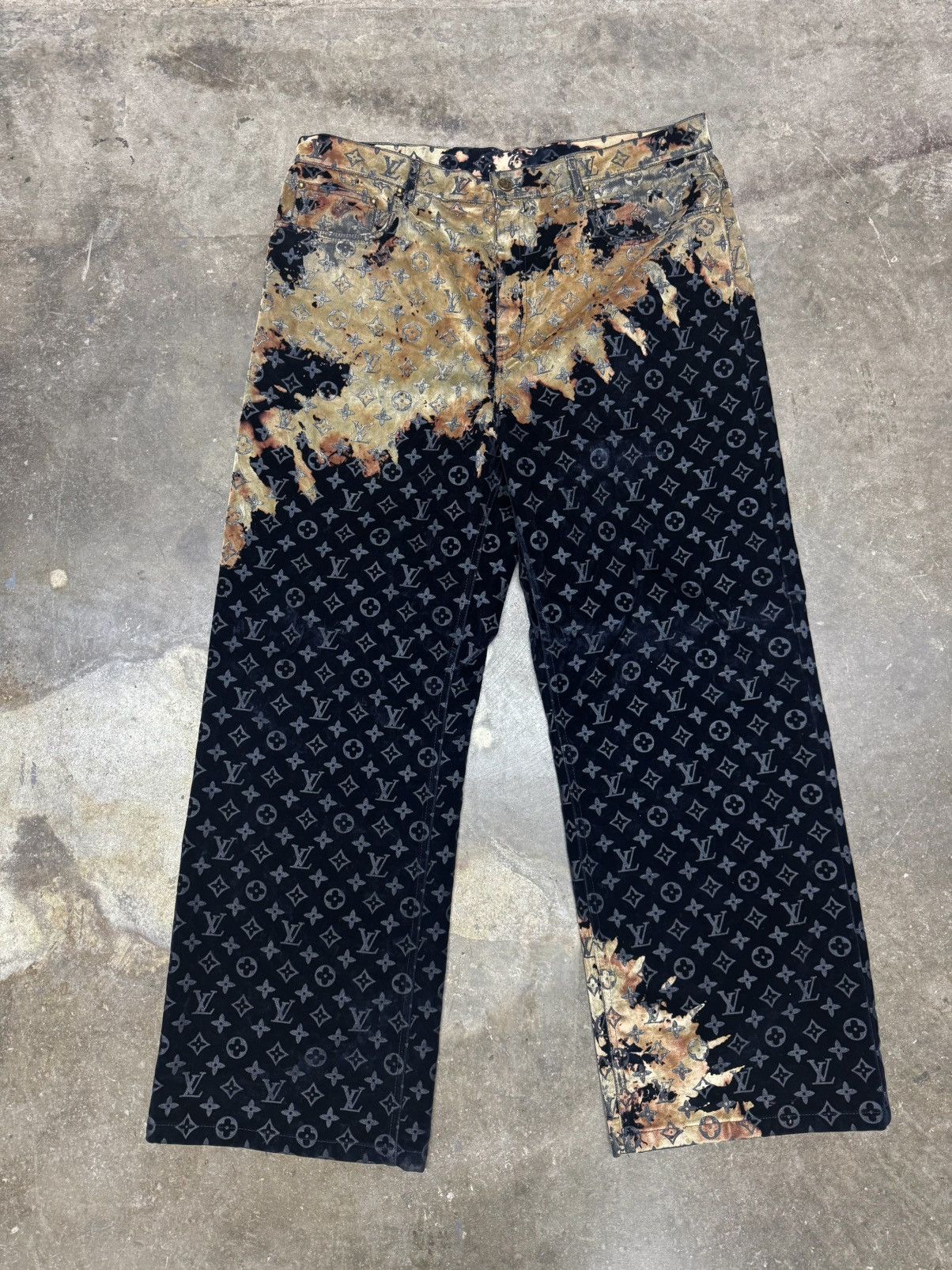Louis Vuitton Louis Vuitton Monogram Bleached Denim Pants Size US 40 / EU 56 - 1 Thumbnail