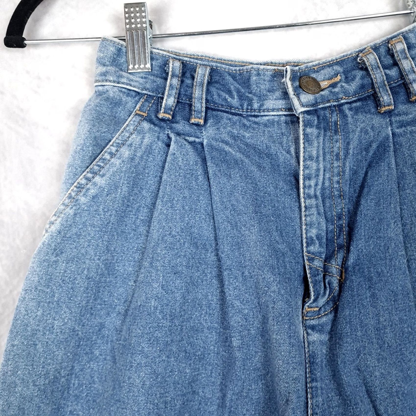 Vintage Vintage Lizwear Shorts Womens 4P Blue Denim High Rise Pleated Mom 90s Summer Casual Vintage Womens Lizwear 4P Blue Denim Shorts Size 27" / US 4 / IT 40 - 6 Thumbnail