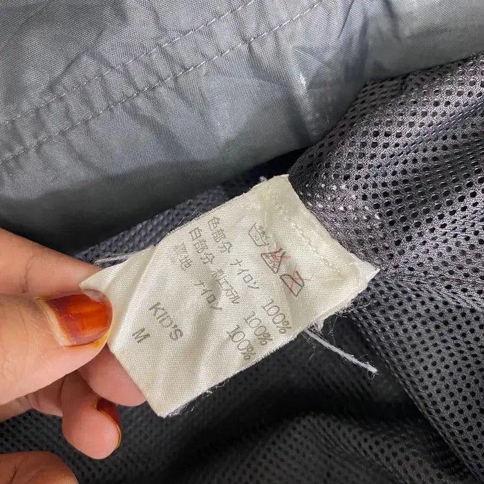 Nike Vtg 90’ NIKE SWOOSH LOGO Grey Tag Windbreaker Jacket Size US L / EU 52-54 / 3 - 10 Thumbnail