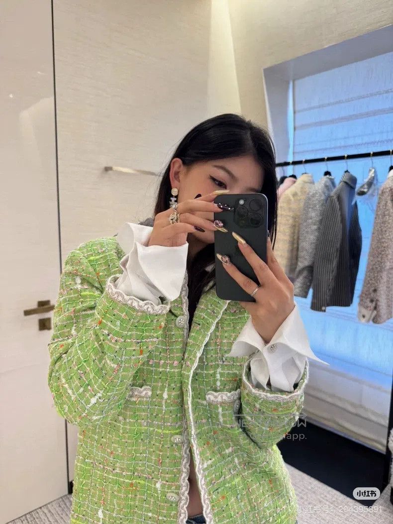 Chanel Chanel Holiday Series Popular Green Tweed Coat Size XS / US 0-2 / IT 36-38 - 7 Thumbnail