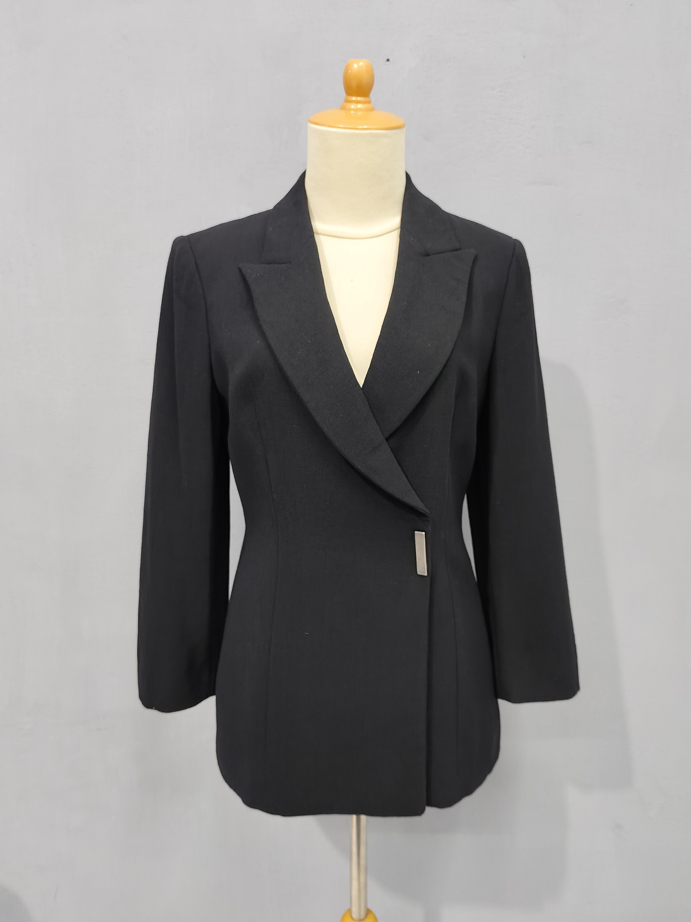 Gianfranco Ferre 90s Gianfranco Ferre Studio- Sculpted Tailoring Wool Blazer Size M / US 6-8 / IT 42-44 - 12 Thumbnail