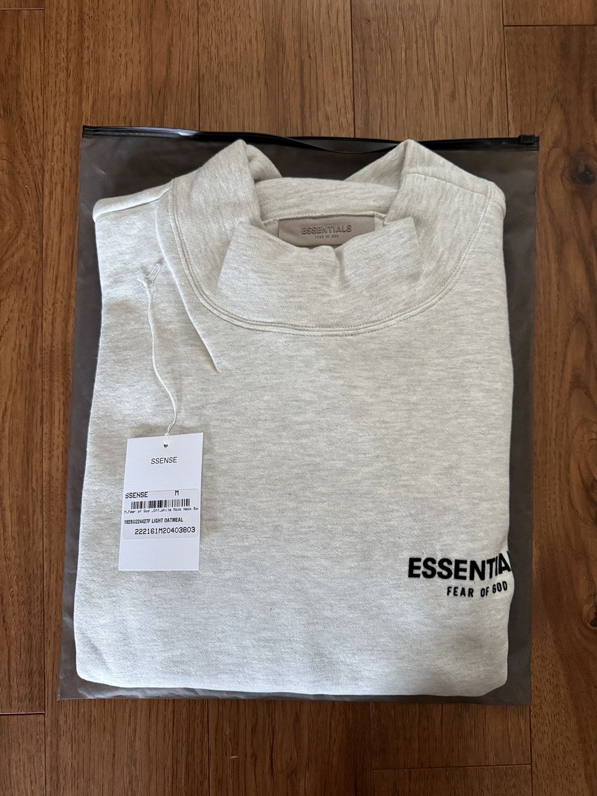 Essentials × FOG × Fear of God Fear of God Essentials Mockneck Sweatshirt Light Oatmeal Size US M / EU 48-50 / 2 - 7 Thumbnail