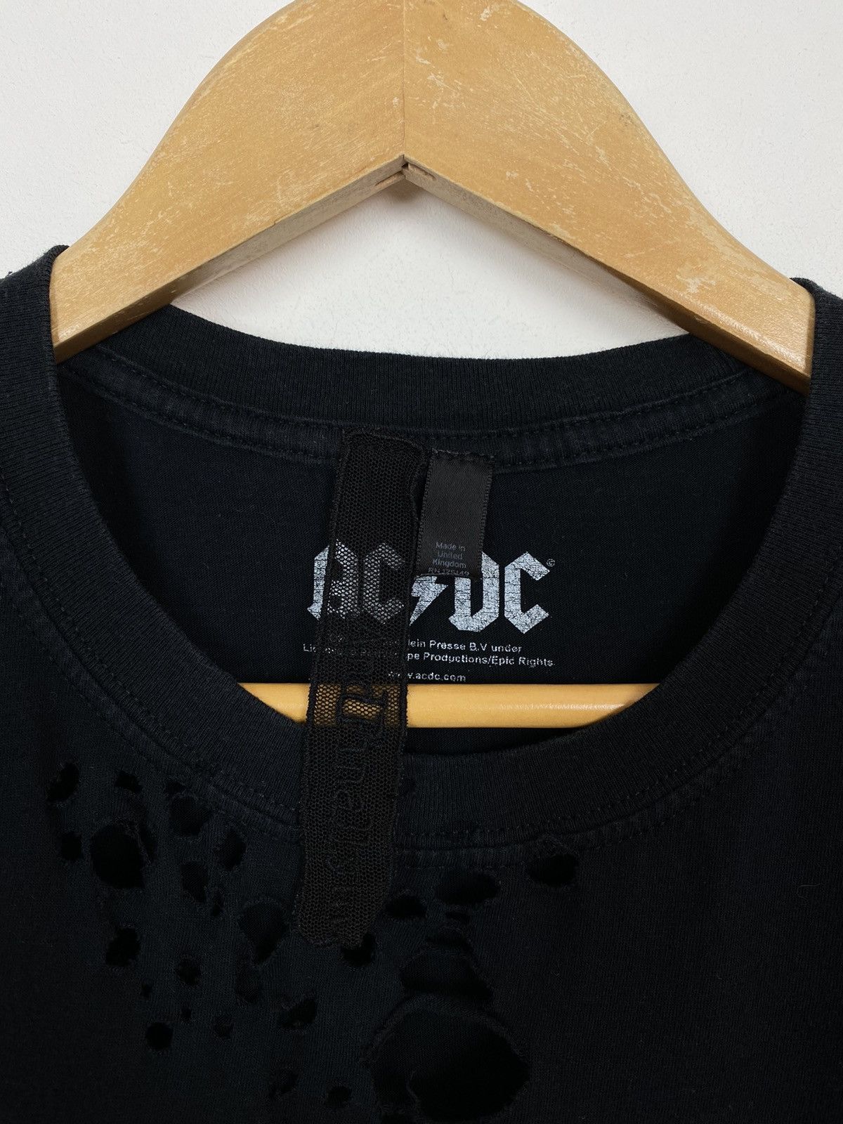 Band Tees AC/DC Short Sleeve Tattered T-Shirt Rock World Tour Black Size US XL / EU 56 / 4 - 4 Thumbnail