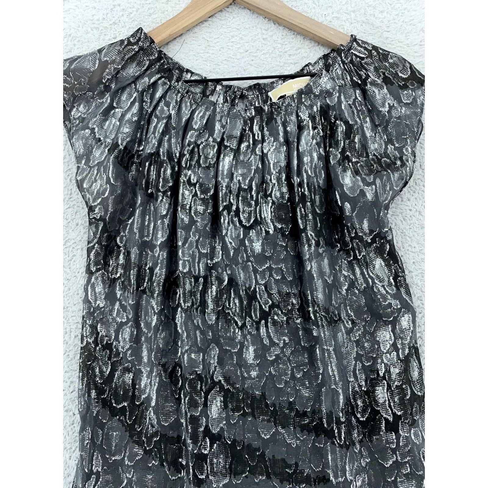 Michael Kors Michael Kors Blouse Women's 0 Black Silver Metallic Pleated Round Neck Size XS / US 0-2 / IT 36-38 - 3 Thumbnail