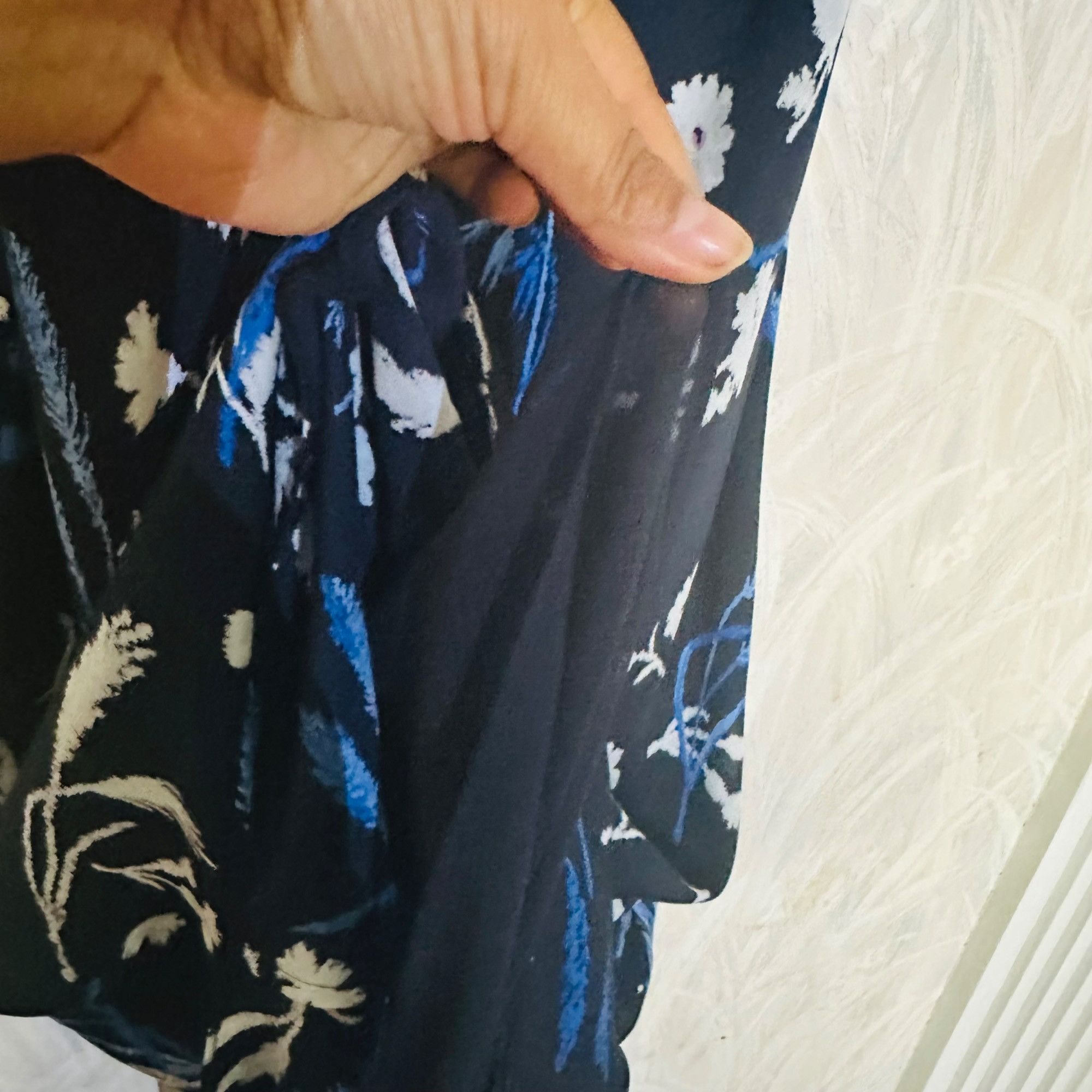 Joie ✨Joie Sz XS floral satin Dress with gentle cowl straight nec Size XS / US 0-2 / IT 36-38 - 4 Thumbnail