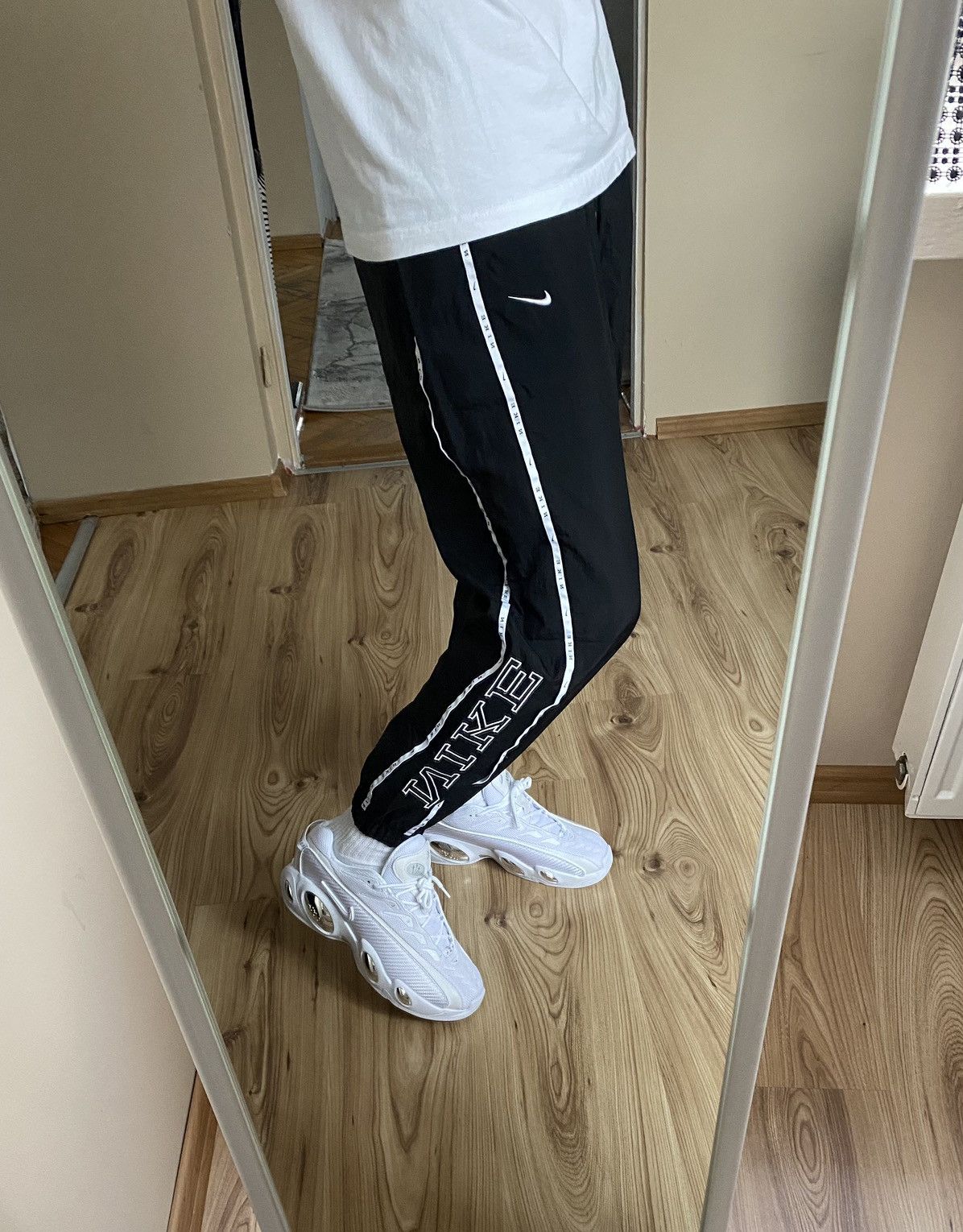 Nike × Vintage Nike swoosh Nylon Track Pants Sweatpants black womens M Size 26" / US 2 / IT 38 - 3 Thumbnail