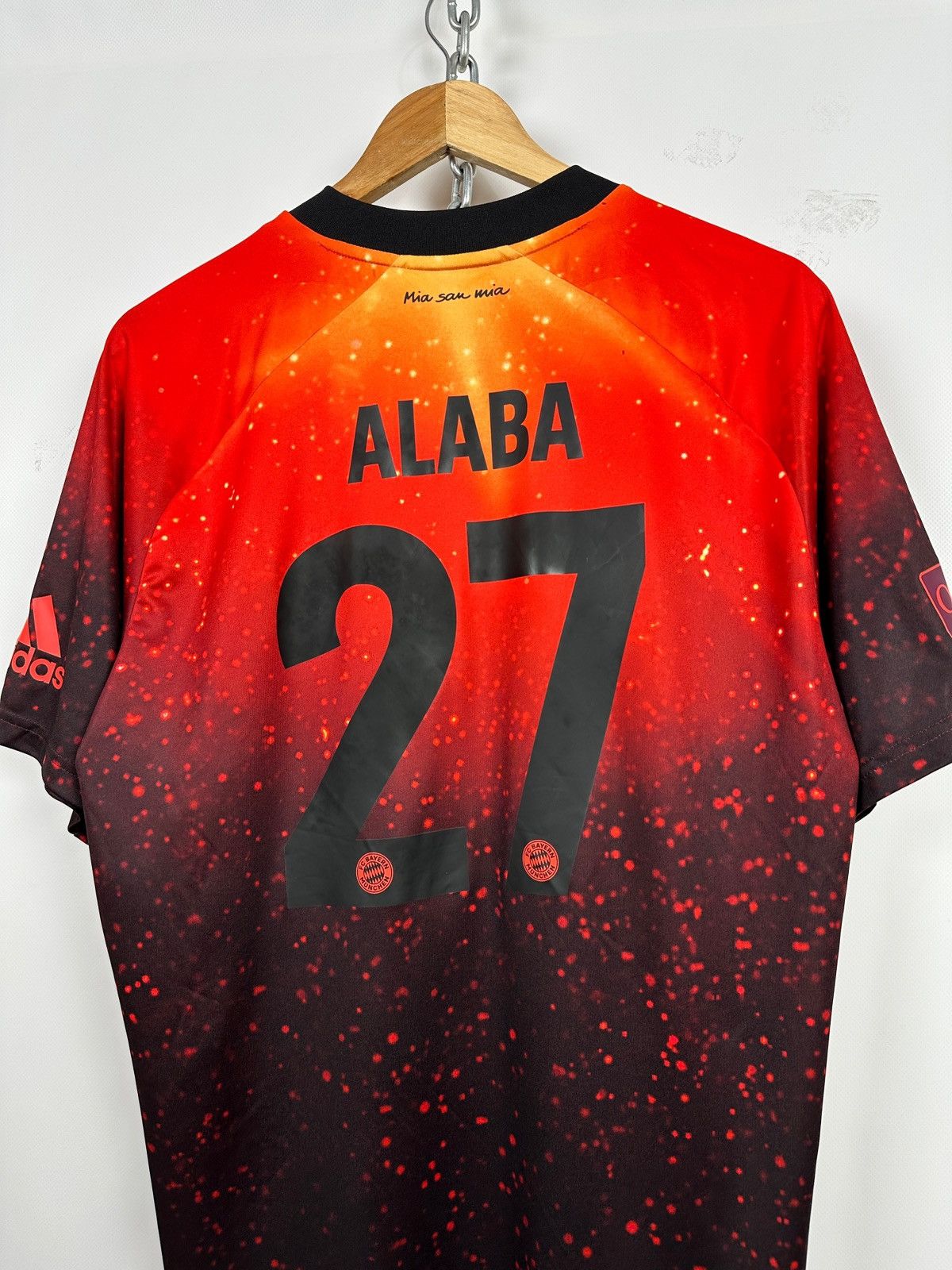 Adidas Adidas Bayern Munich Alaba #27 Special Kit Limited Edition Size US L / EU 52-54 / 3 - 16 Thumbnail