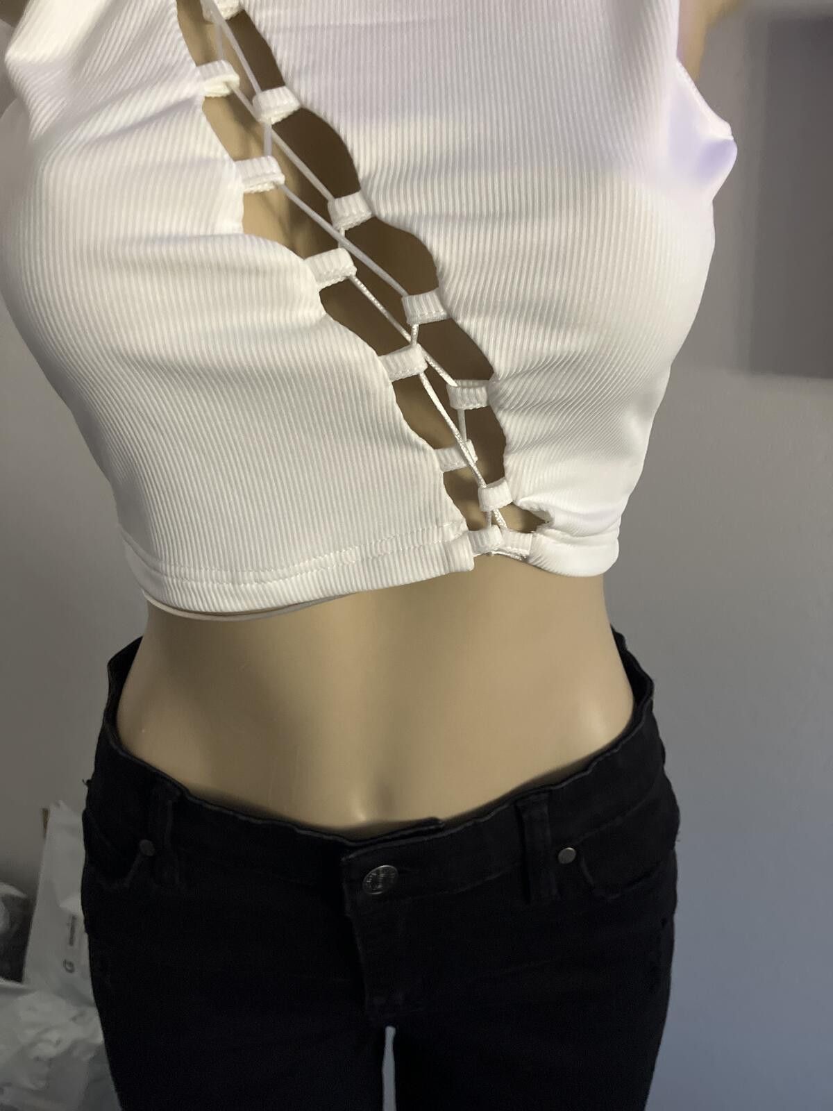 The Unbranded Brand NIB White Sleeveless Crop Top with Lace-Up Front Detail Size S / US 4 / IT 40 - 3 Thumbnail