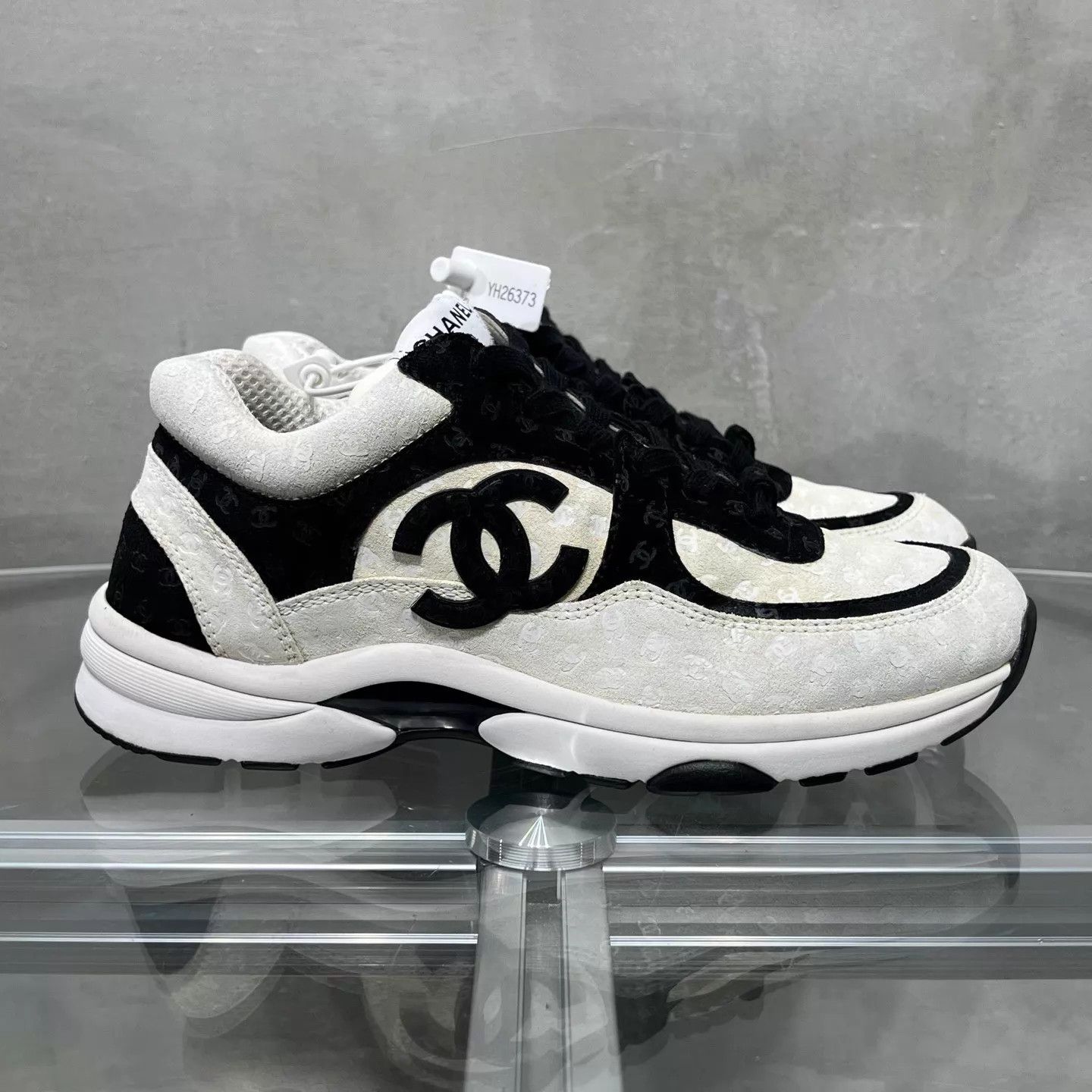 Chanel Chanel White Embossed All - Over Pattern Sneakers 38.5 Size US 8 / IT 38 - 4 Thumbnail
